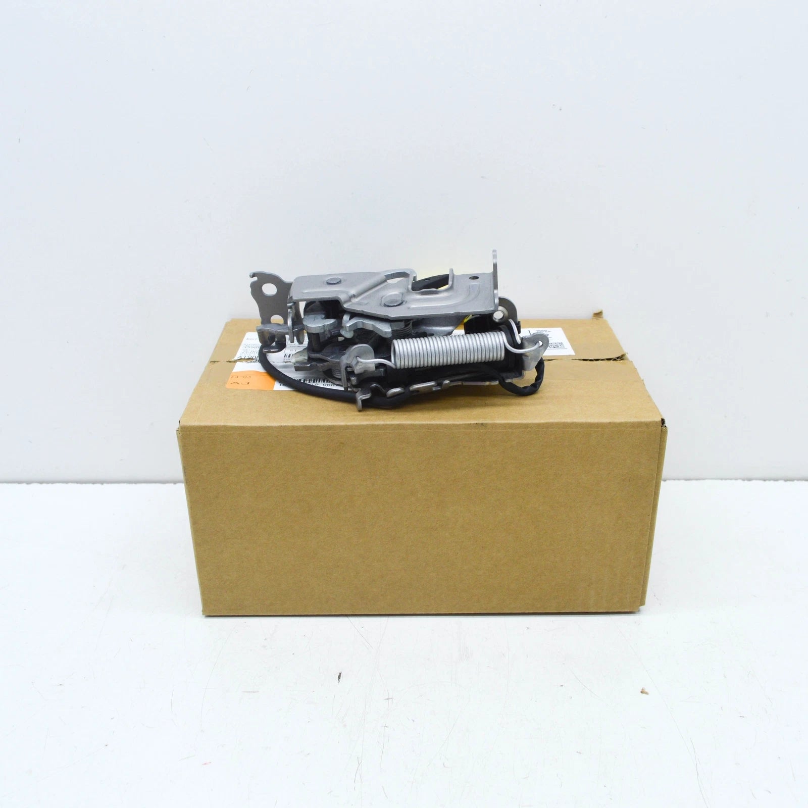 NEW BMW 1 F40 FRONT BONNET HOOD LID LOCK 51237468350 7468350 ORIGINAL