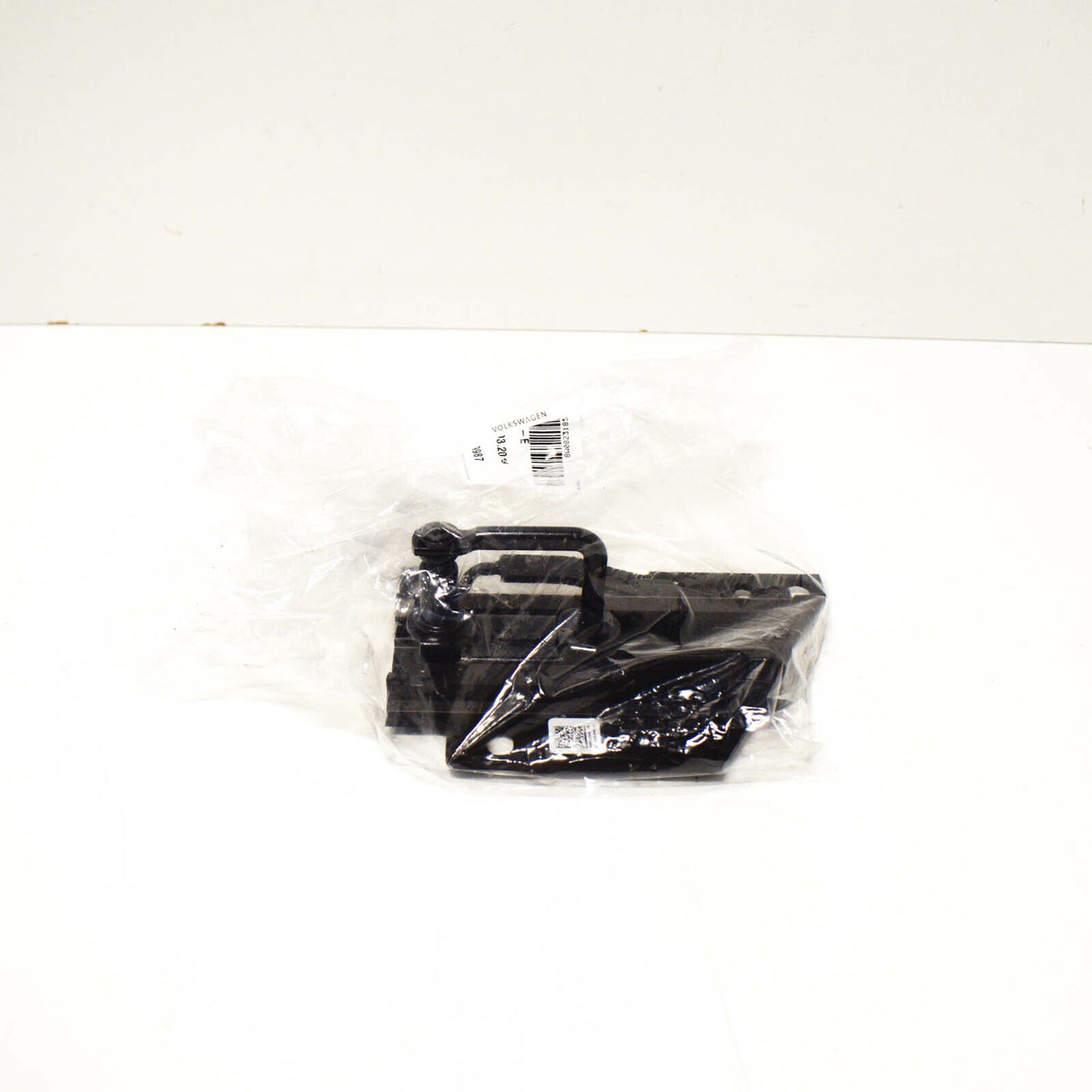 NEW AUDI A4 B9 LEFT FRONT BONNET HOOD LOCK 8W0823185E ORIGINAL