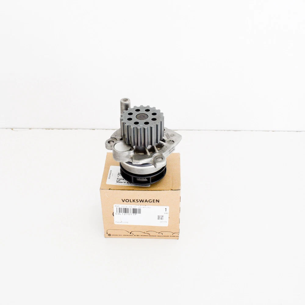 NEW VOLKSWAGEN JETTA MK6 WATER PUMP  03L121011P 1.6 DIESEL