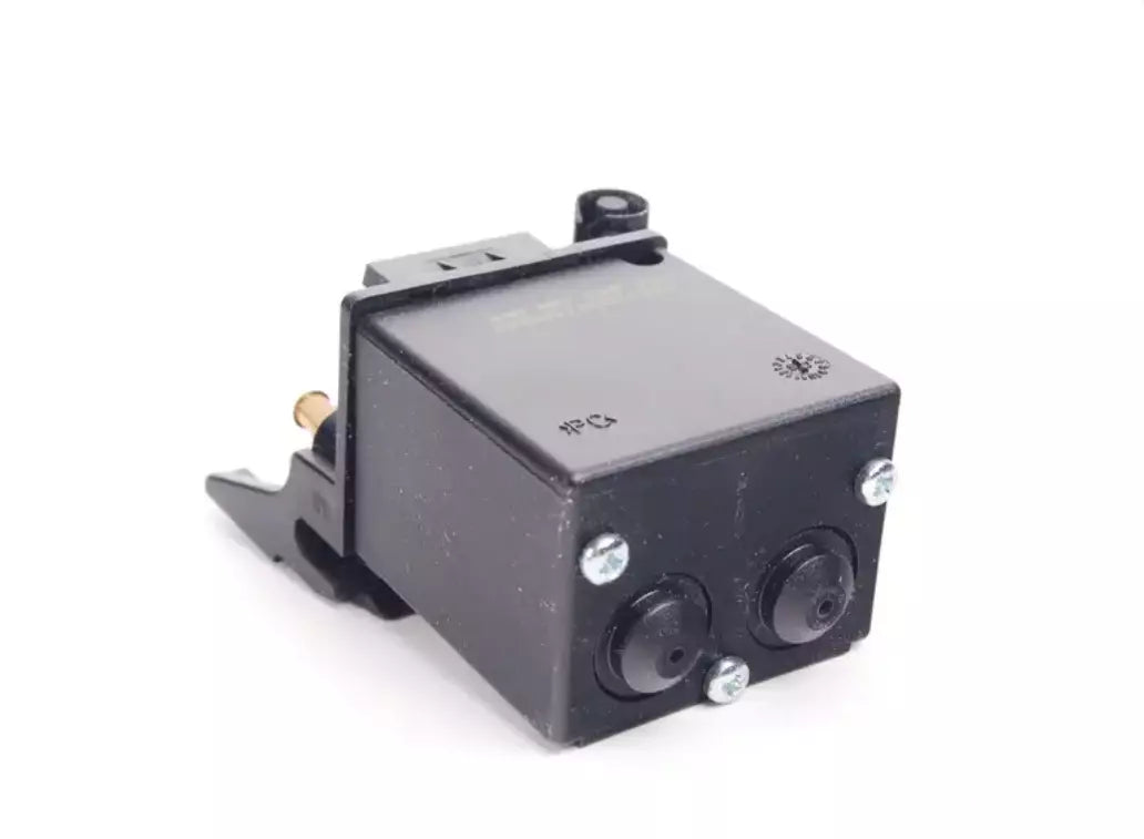 NEW BMW 5 E60 FRONT LUMBAR SUPPORT VALVE 67668385632 8385632 ORIGINAL