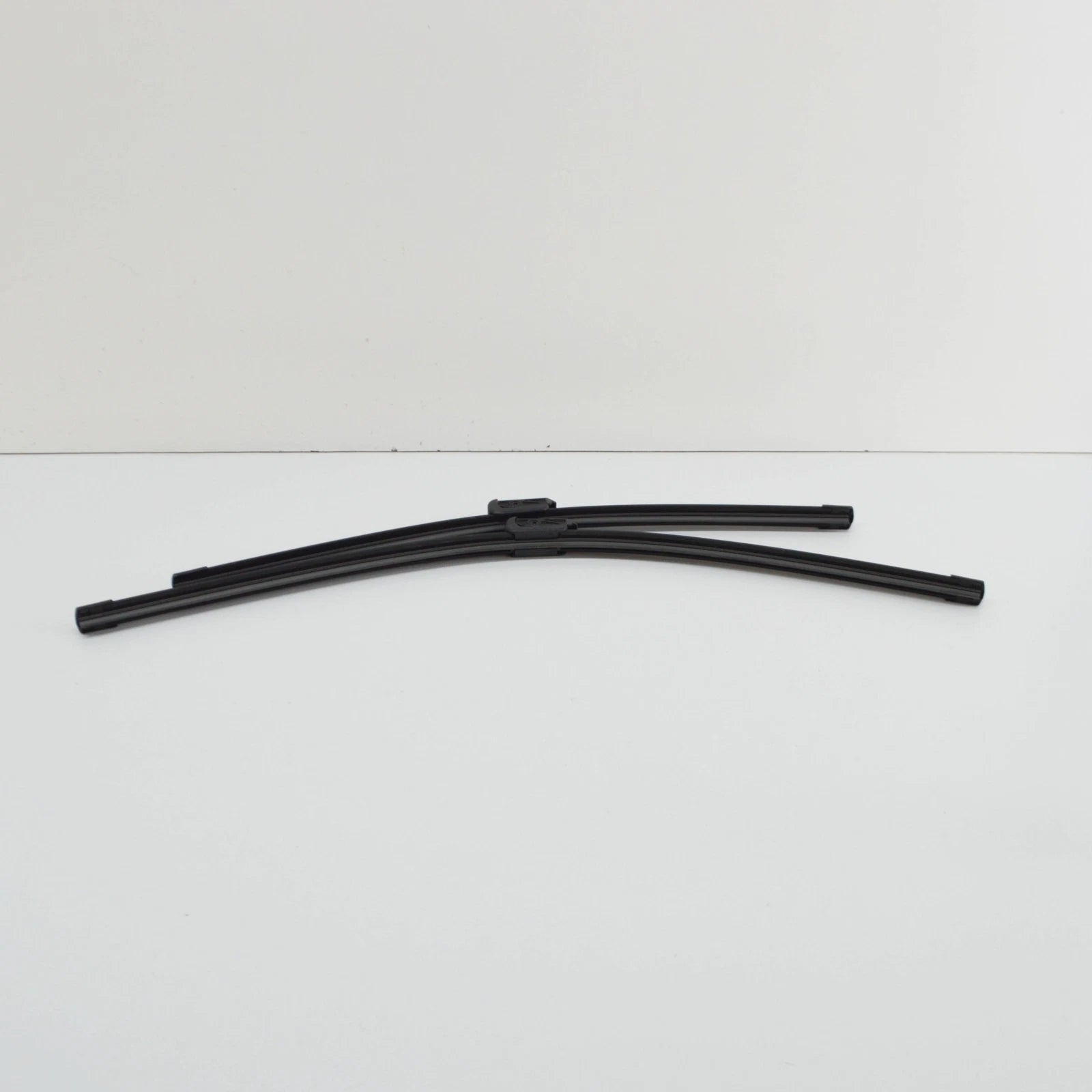 NEW VW SCIROCCO MK3 FRONT WINDSCREEN WIPER BLADES SET LHD 1K8998002 ORIGINAL