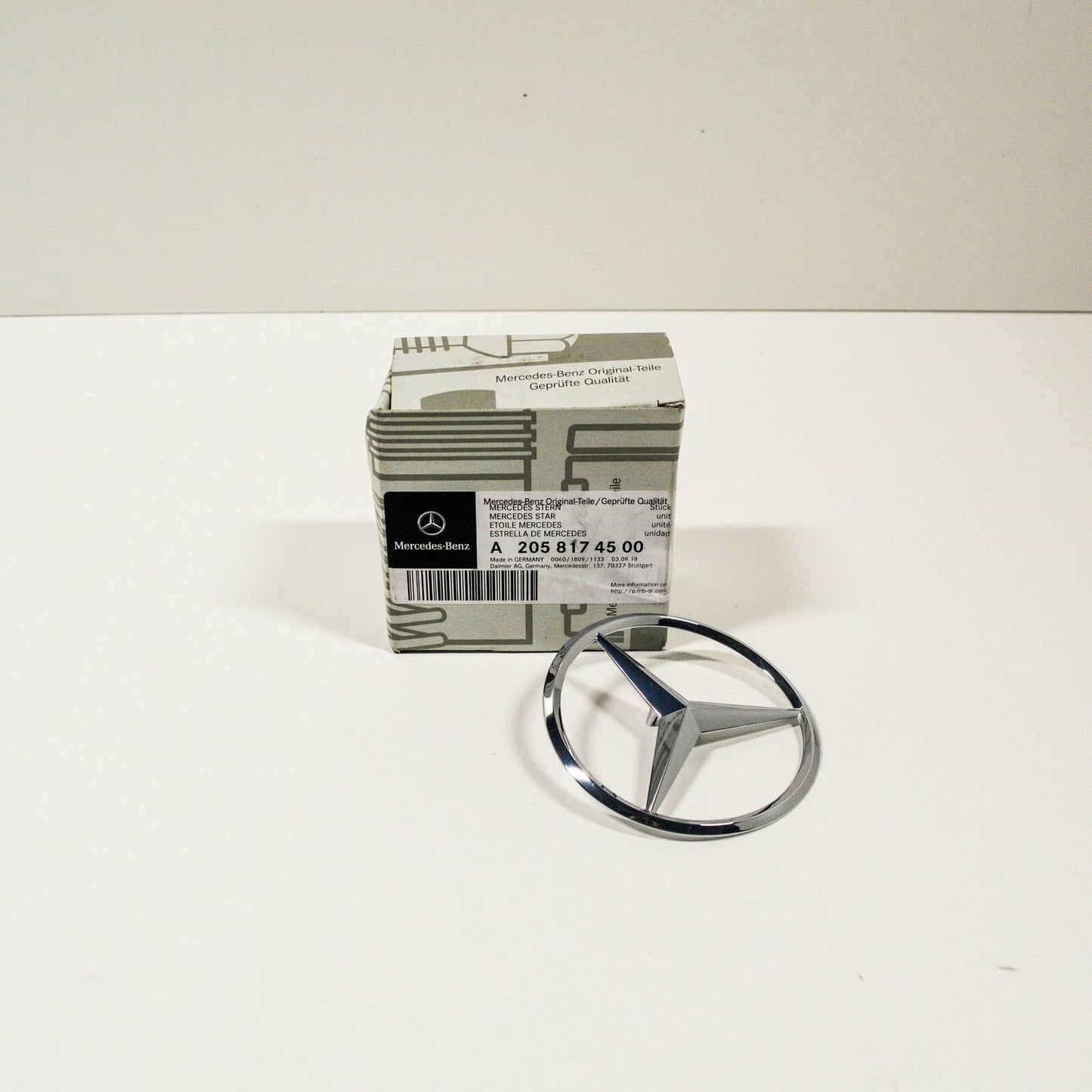 NEW MERCEDES-BENZ C W205 REAR BOOT STAR BADGE EMBLEM A2058174500 ORIGINAL