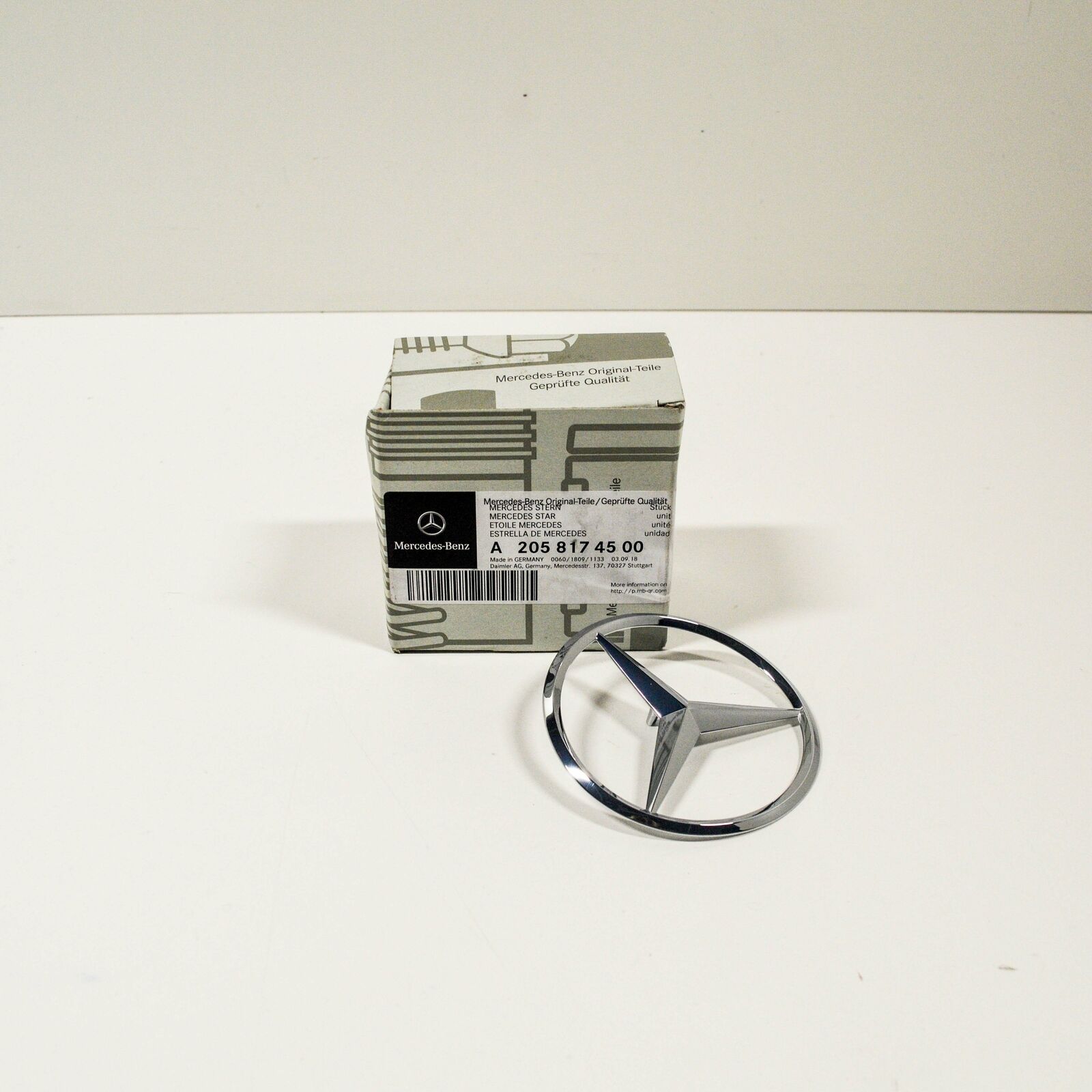 NEW MERCEDES-BENZ C W205 REAR BOOT STAR BADGE EMBLEM A2058174500 ORIGINAL