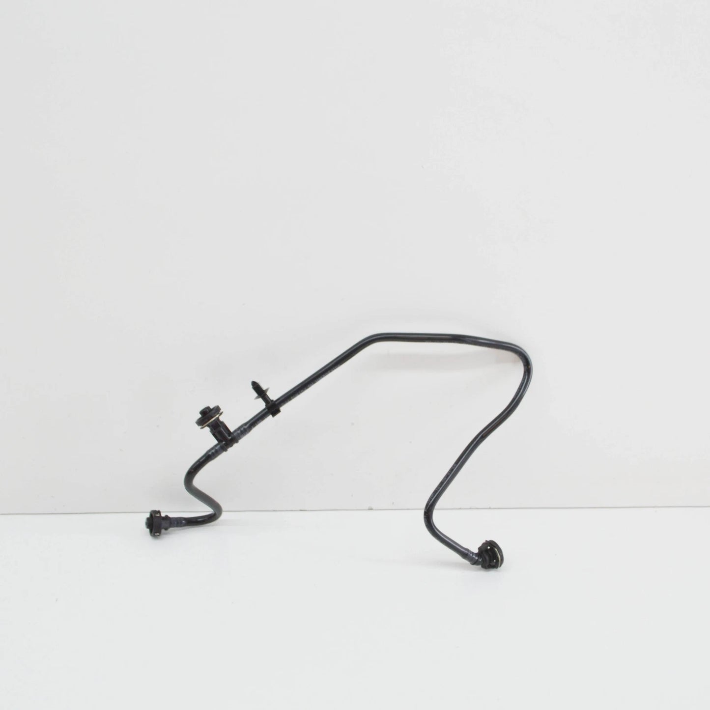 NEW VW TOUAREG CR ENGINE RESERVOIR BREATHER LINE 4M0121081F ORIGINAL