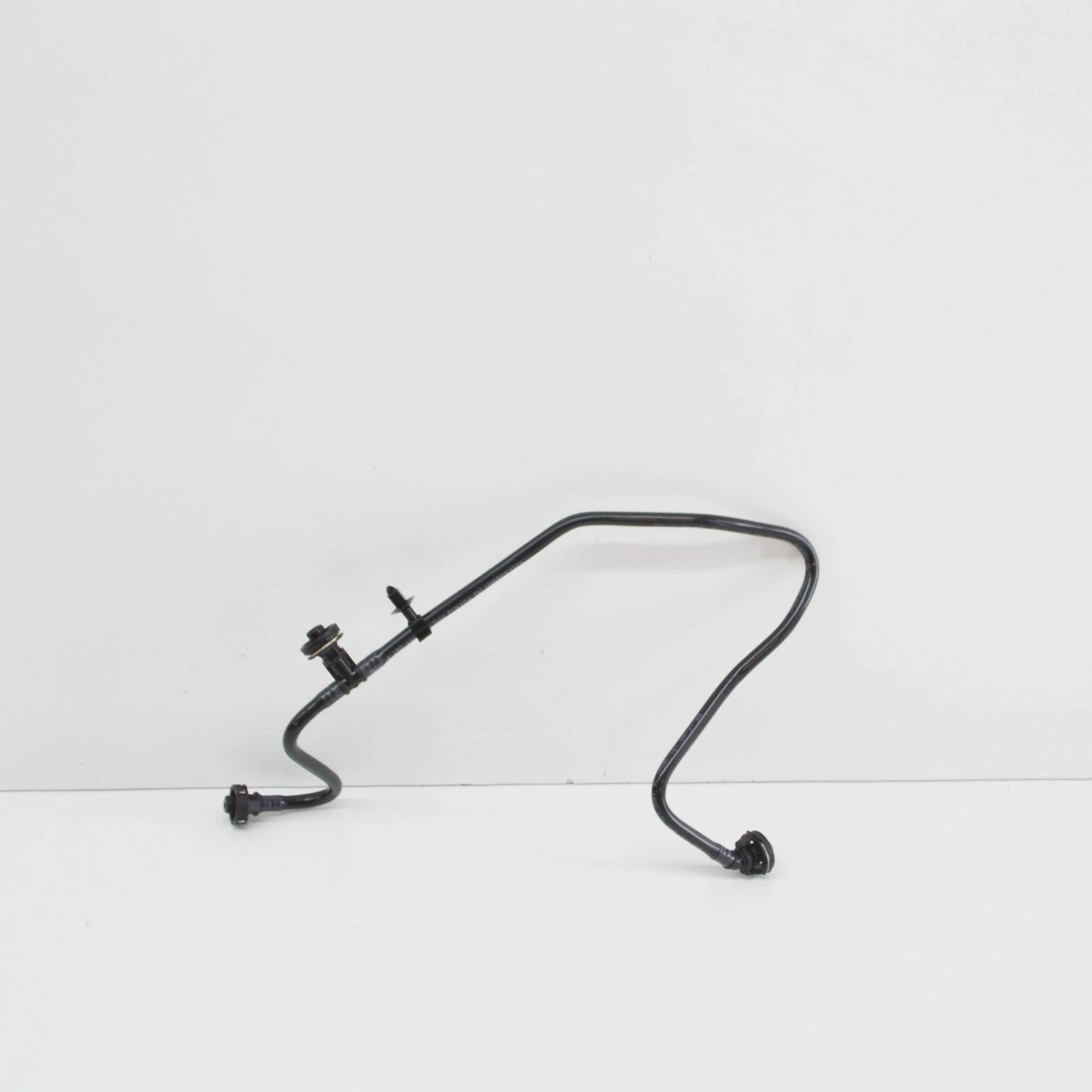 NEW VW TOUAREG CR ENGINE RESERVOIR BREATHER LINE 4M0121081F ORIGINAL