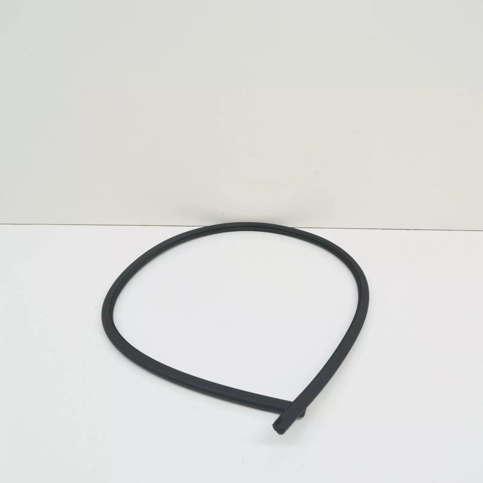 NEW VOLKSWAGEN GOLF MK7 ROOF GLASS COVER REAR SEAL 5G6877297A