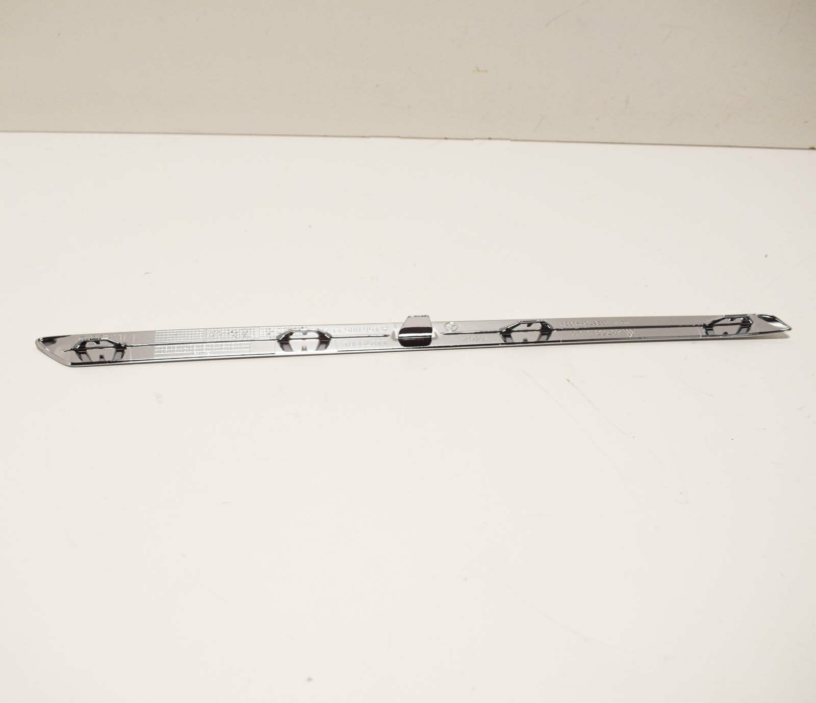 NEW MERCEDES-BENZ GLA X156 FRONT LEFT LOWER GRILLE TRIM A1568851121 ORIGINAL