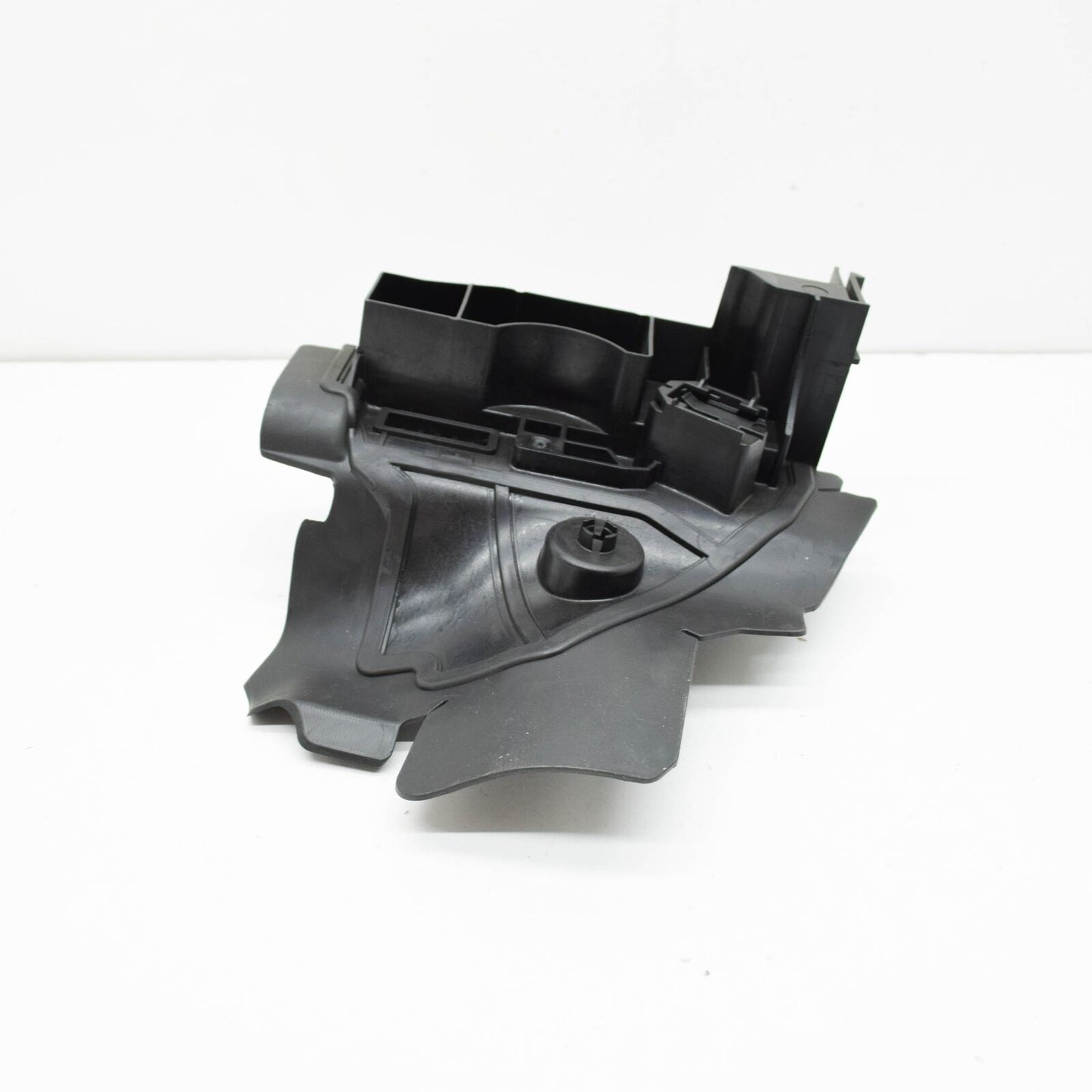 NEW MERCEDES-BENZ S-CLASS W222 RADIATOR RIGHT BOTTOM AIR DUCT A2225053630