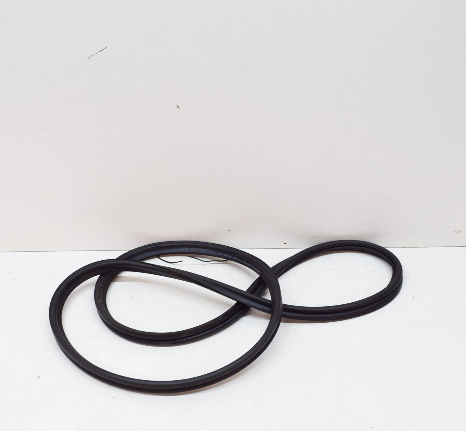 NEW BMW 3 E90 TRUNK LID GASKET SEAL 51767182079 7182079 ORIGINAL