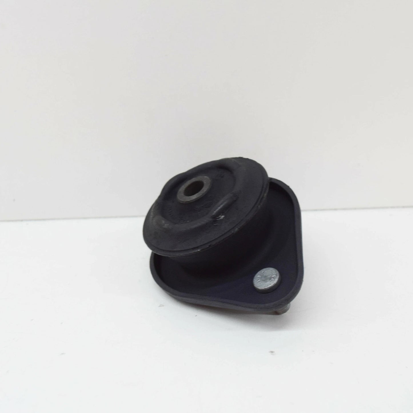 NEW BMW 8 E31 REAR SPRING STRUT GUIDE SUPPORT 33521091605