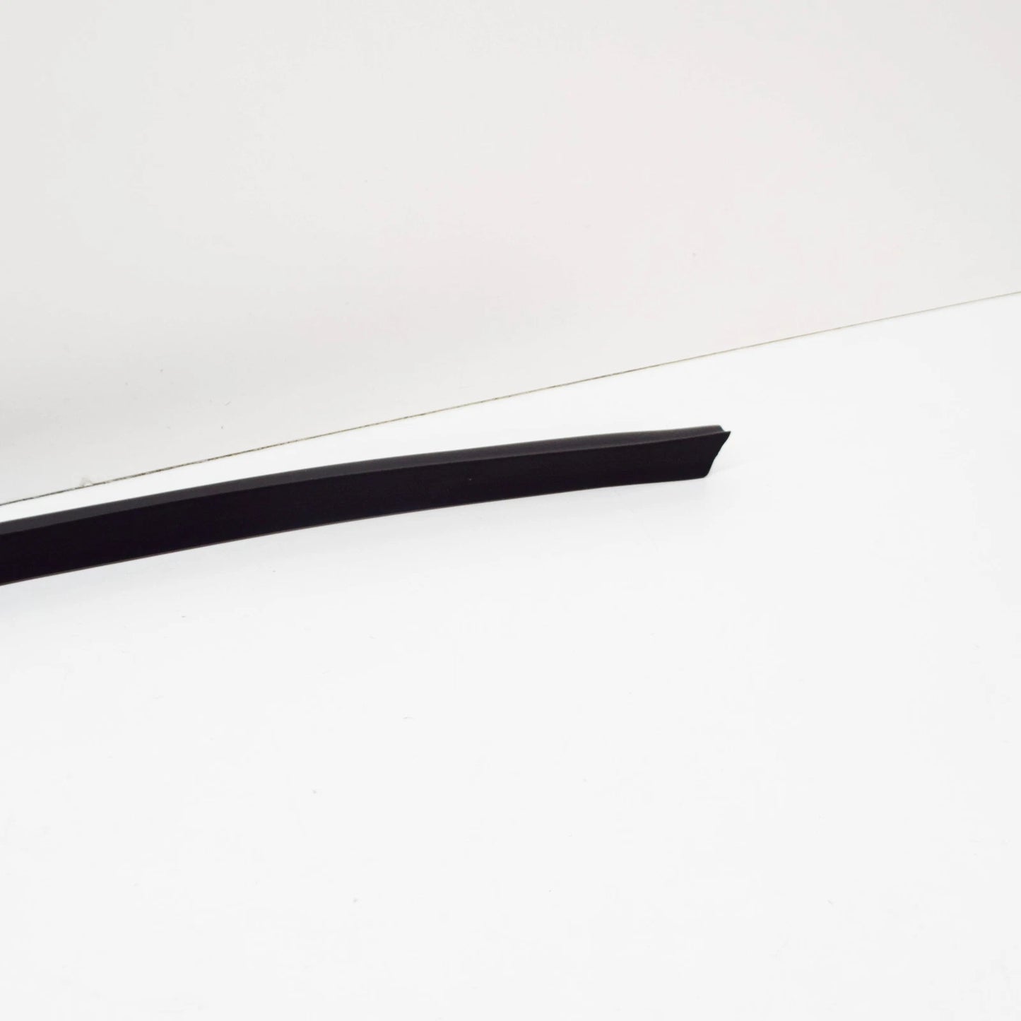 NEW MERCEDES S202 W202 SEDAN WINDOW SEALING RAIL OUTSIDE A2027250065 ORIGINAL