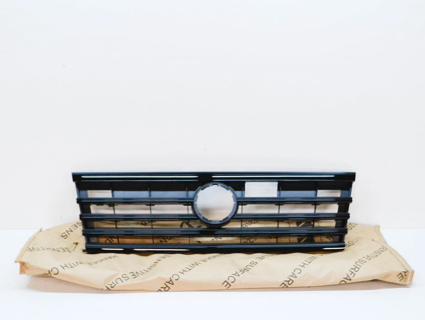 NEW VOLKSWAGEN TOUAREG CR FRONT RADIATOR GRILLE 760853651JBUS ORIGINAL