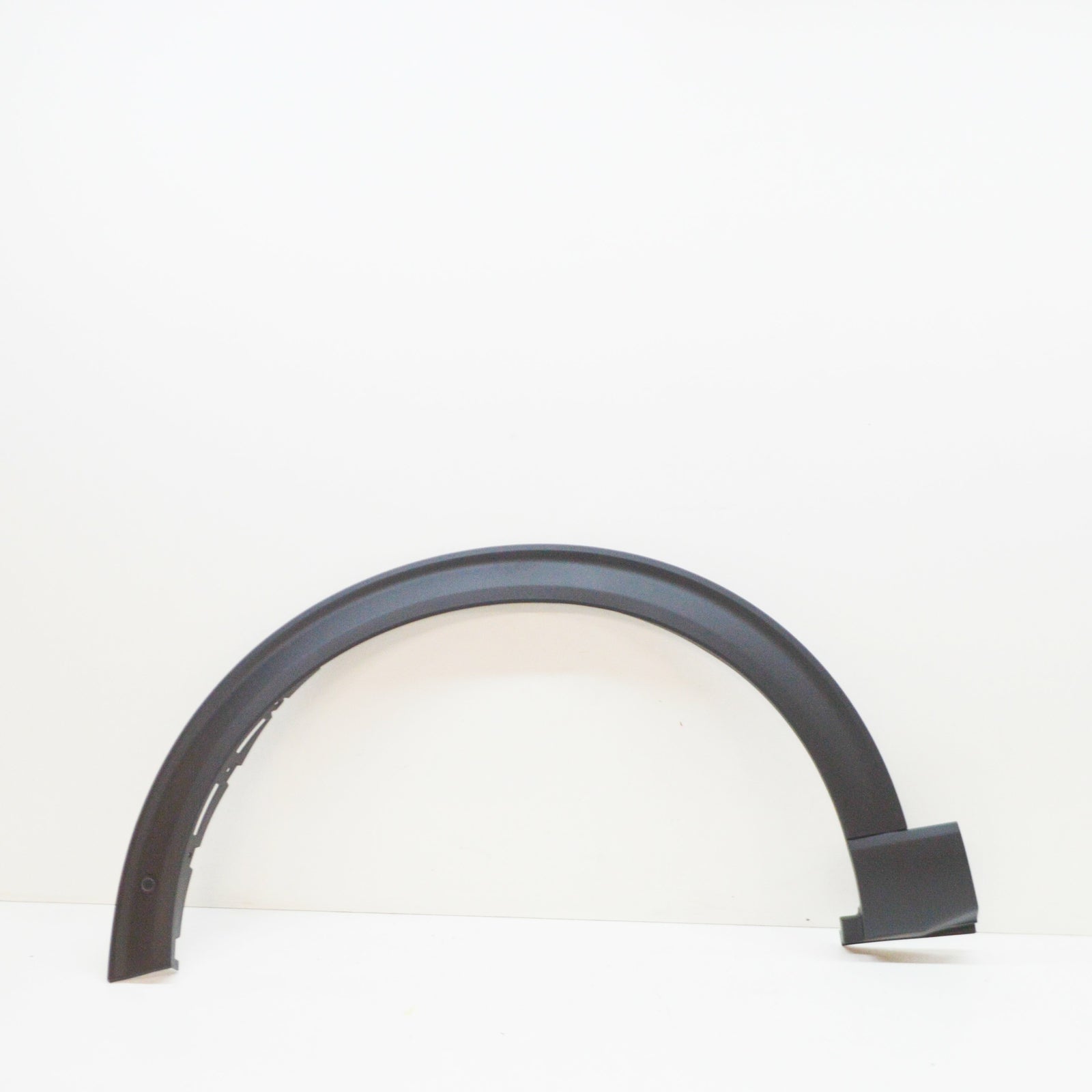 new ford explorer mk6 u625 front left wheel arch moulding 2414062 original