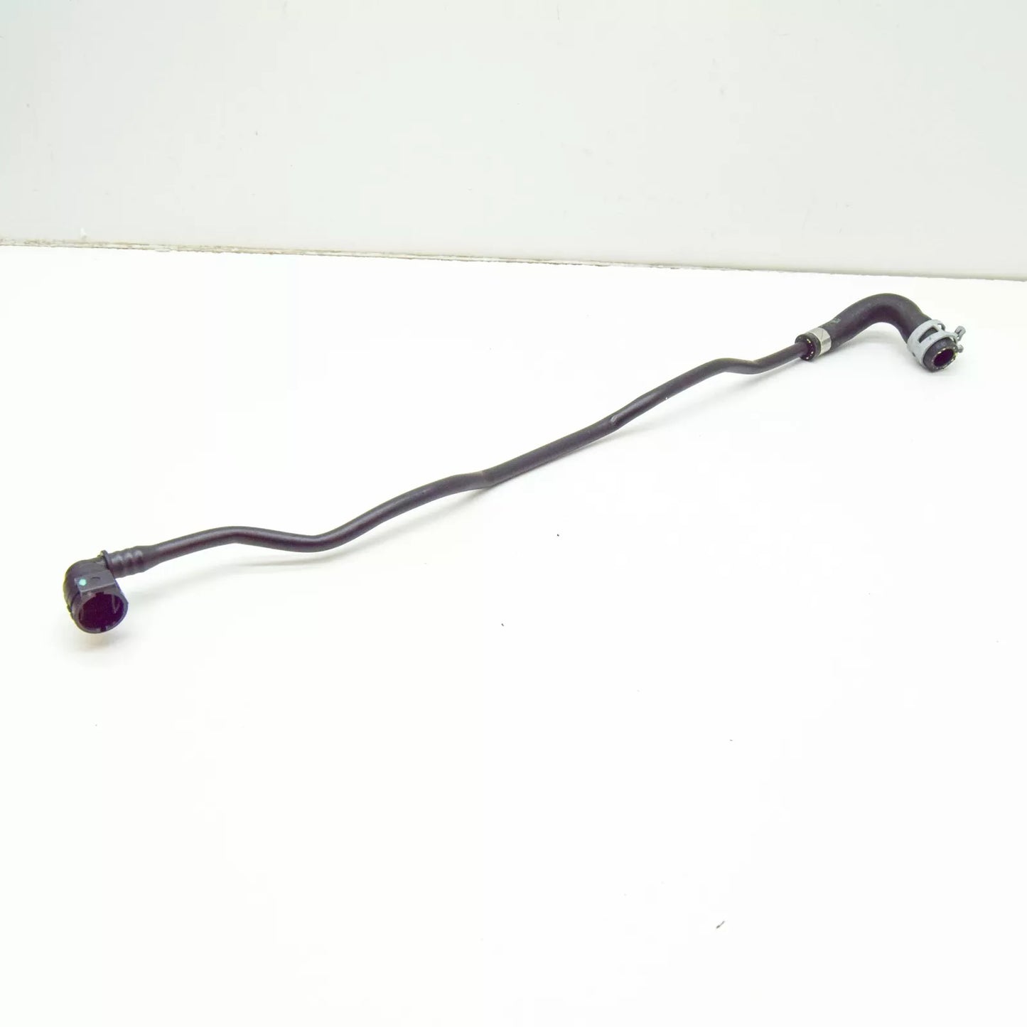 NEW MERCEDES-BENZ S W223 COOLANT EXPANSION TANK HOSE A2235012401 ORIGINAL