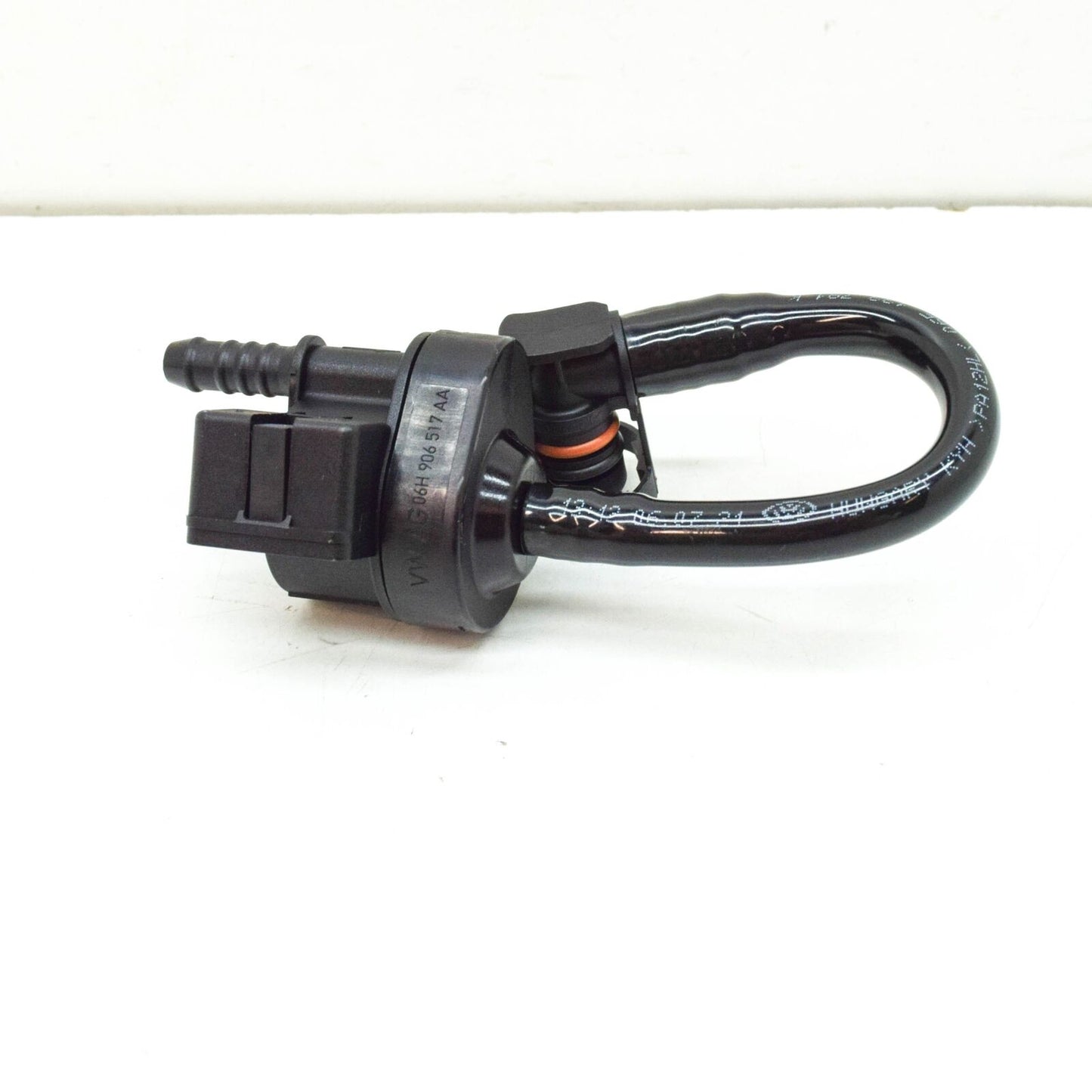 NEW AUDI A4 B8 CONNECTING TUBE WITH AKF VALVE 06E133781K ORIGINAL