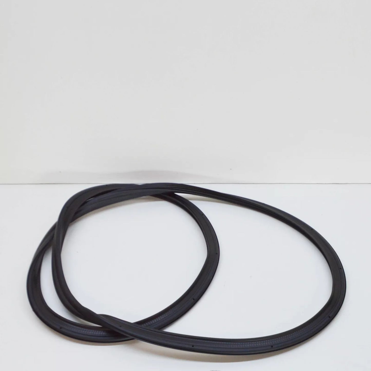 NEW VOLKSWAGEN POLO 6R TAILGATE BOOTLID SEAL RUBBER 6R6827705C ORIGINAL