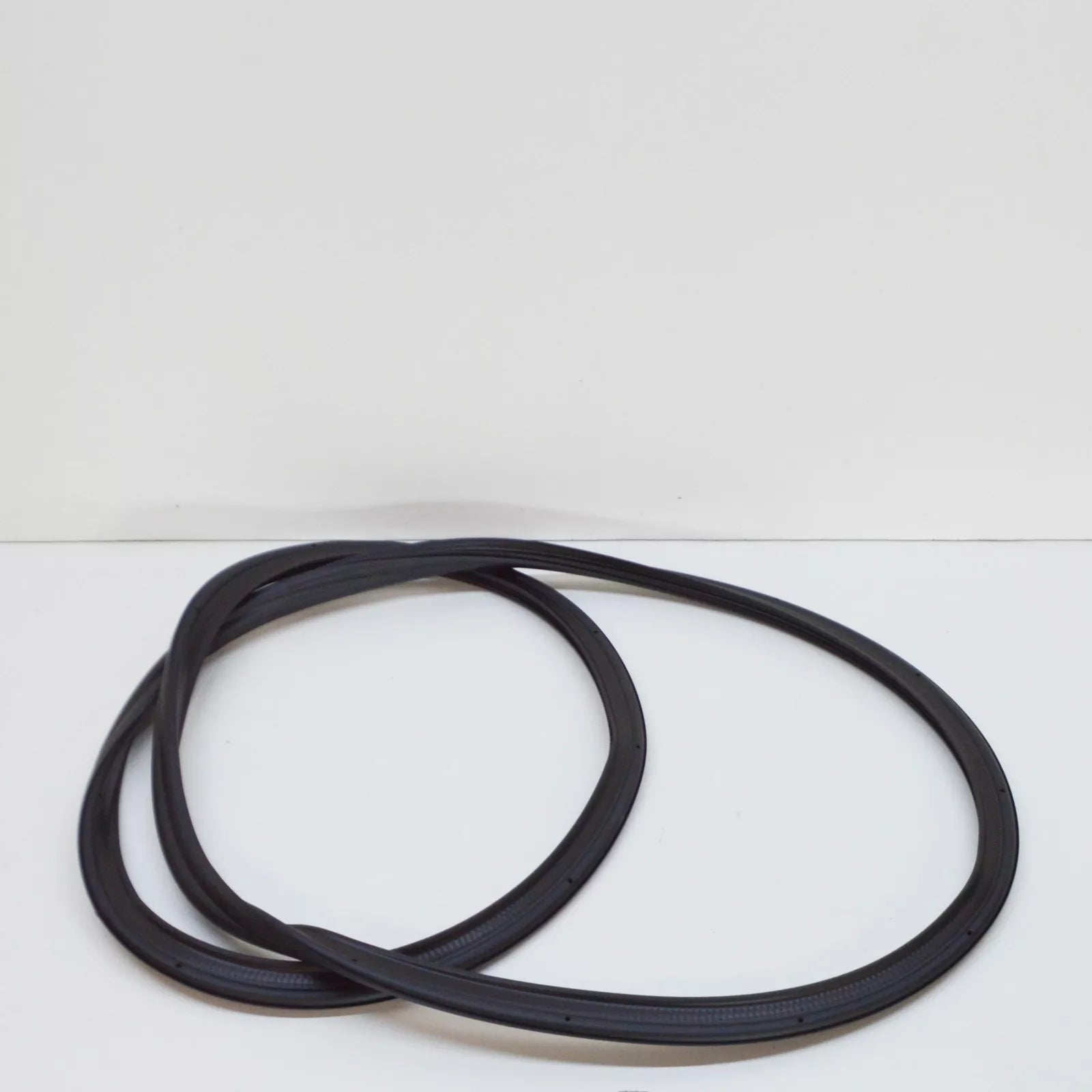 NEW VOLKSWAGEN POLO 6R TAILGATE BOOTLID SEAL RUBBER 6R6827705C ORIGINAL