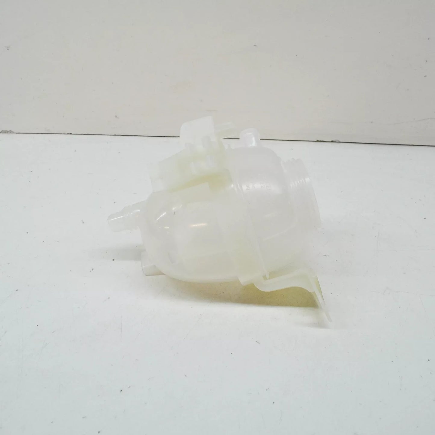 NEW MERCEDES-BENZ C W205 EXPANSION COOLANT RESERVOIR TANK A2055000549 ORIGINAL