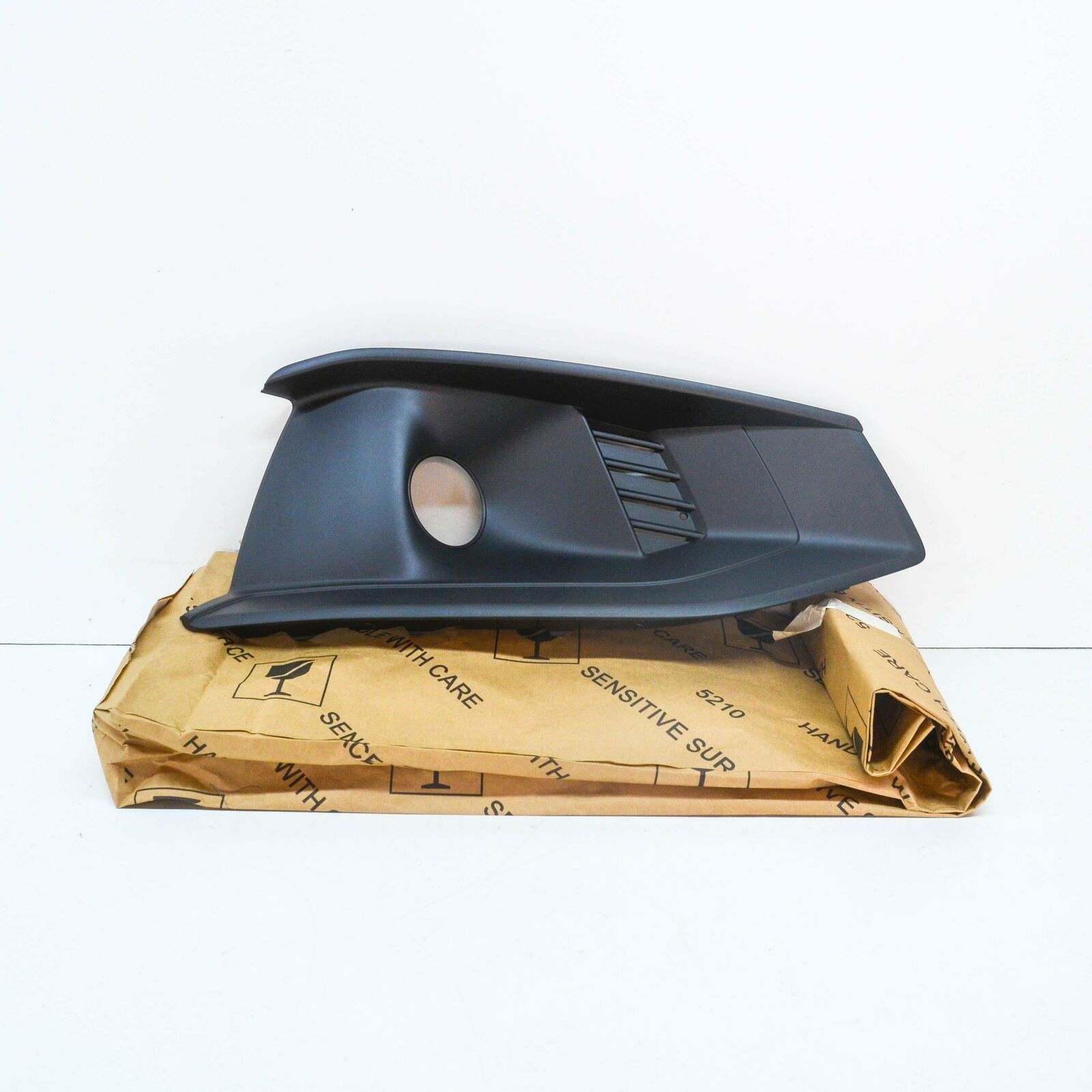 NEW AUDI A4 AVANT B9 FRONT BUMPER RIGHT AIR GUIDE GRILLE 8W0807682AJ9B9 ORIGINAL