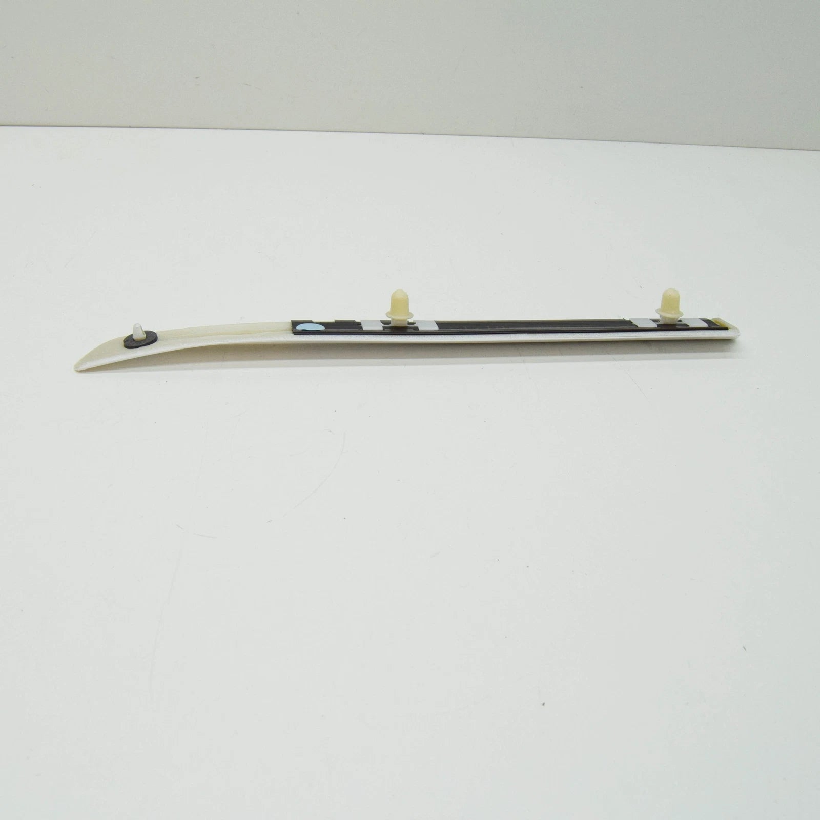 NEW BMW E46 CABRIO COUPE FENDER MOLDING LEFT FRONT 7001041 51137001041 ORIGINAL