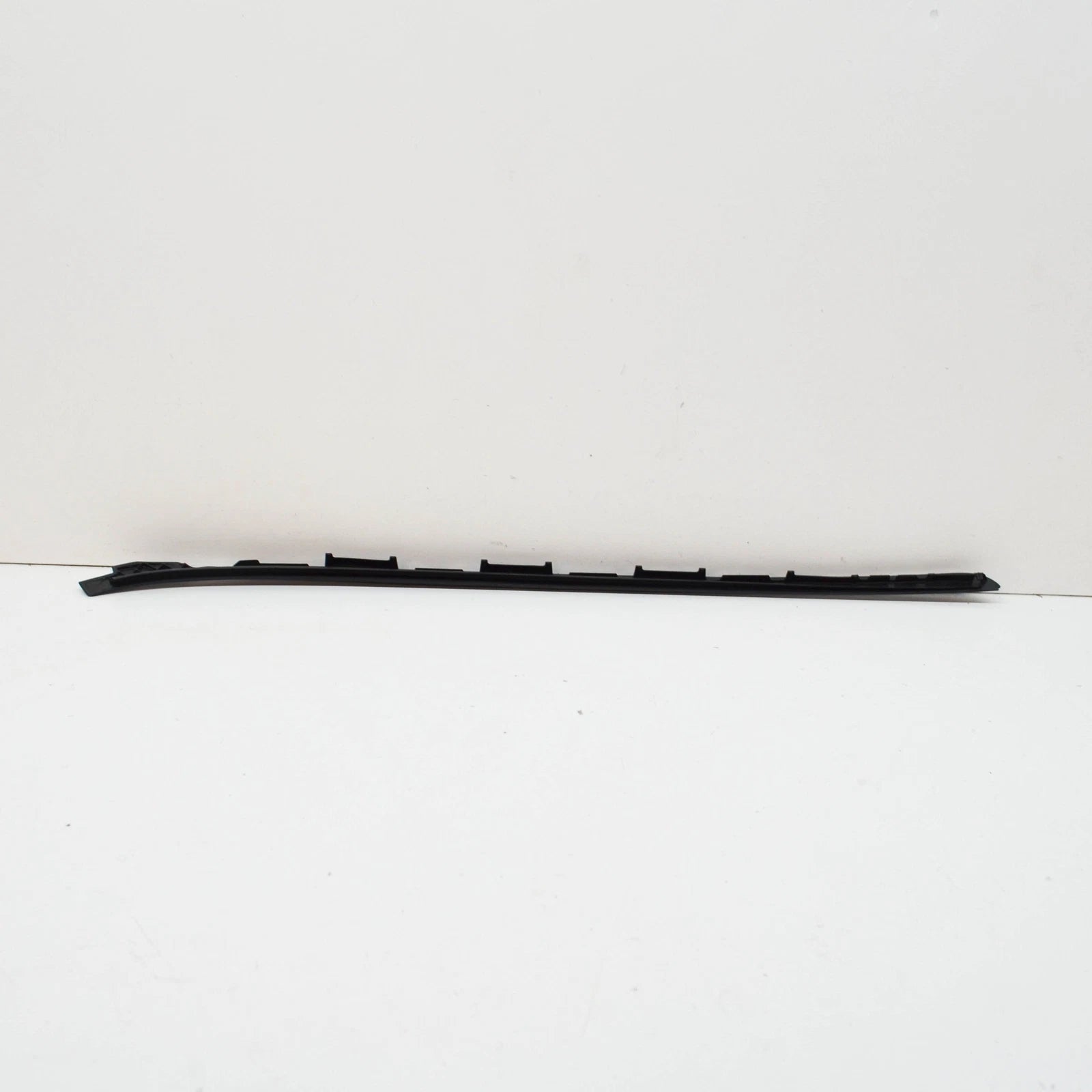 NEW BMW 4 F33,F83 WINDSHIELD LEFT VERTICAL TRIM 51317296009 7296009 ORIGINAL