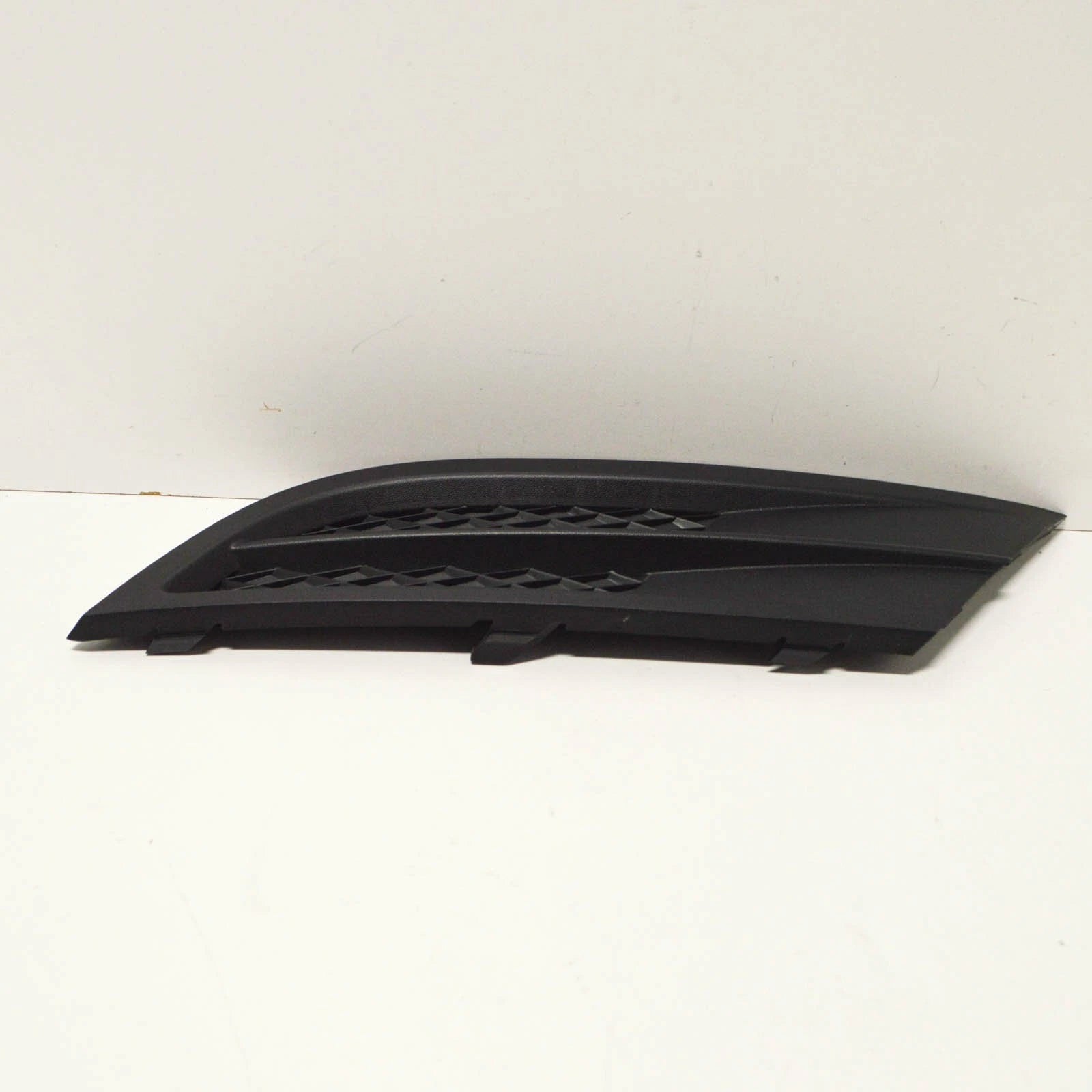 NEW VOLKSWAGEN JETTA MK6 FRONT RIGHT FOG LIGHT GRILL 5C6853666G9B9