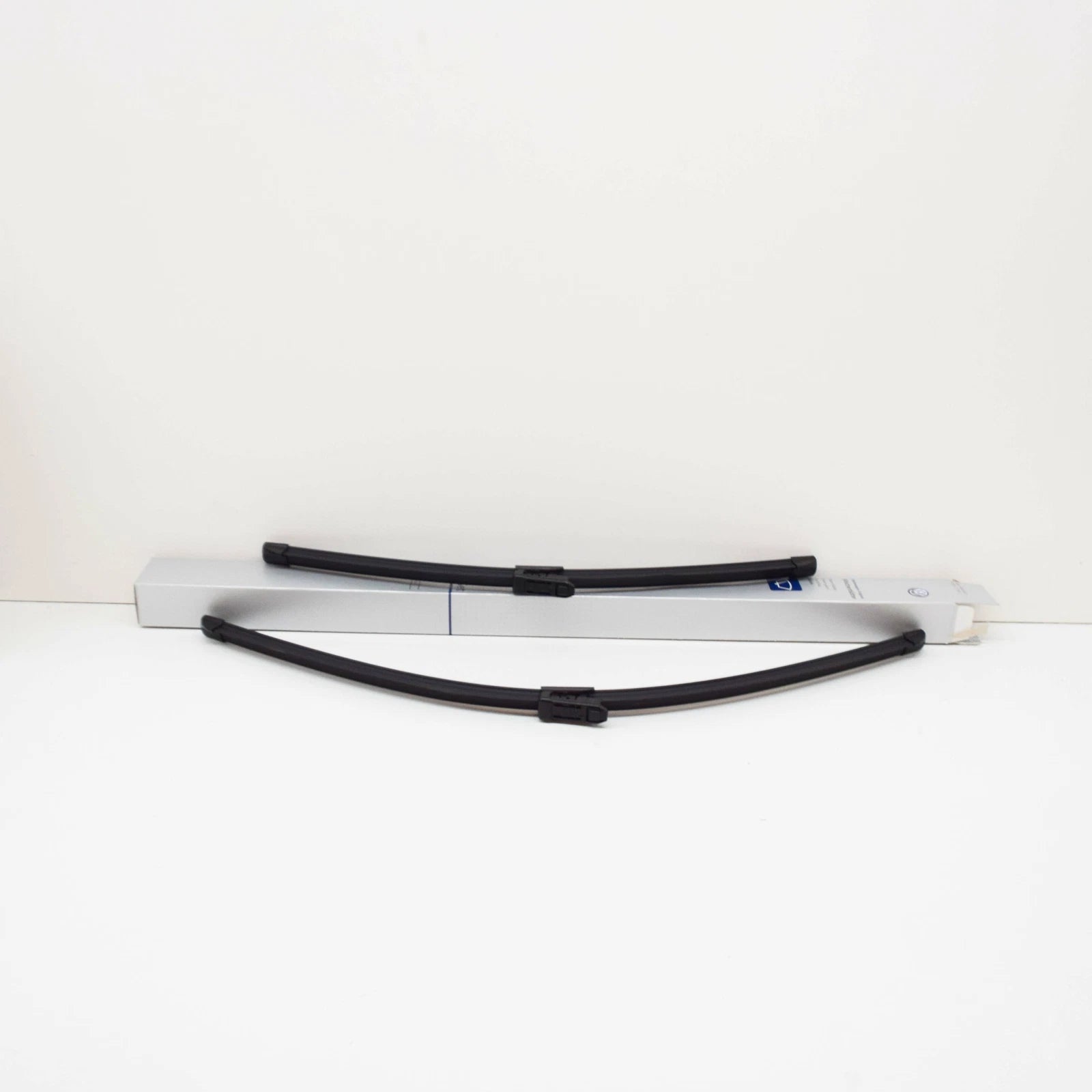 NEW VOLKSWAGEN PASSAT B8 FRONT AERO WIPER BLADE SET LHD 3G1998002