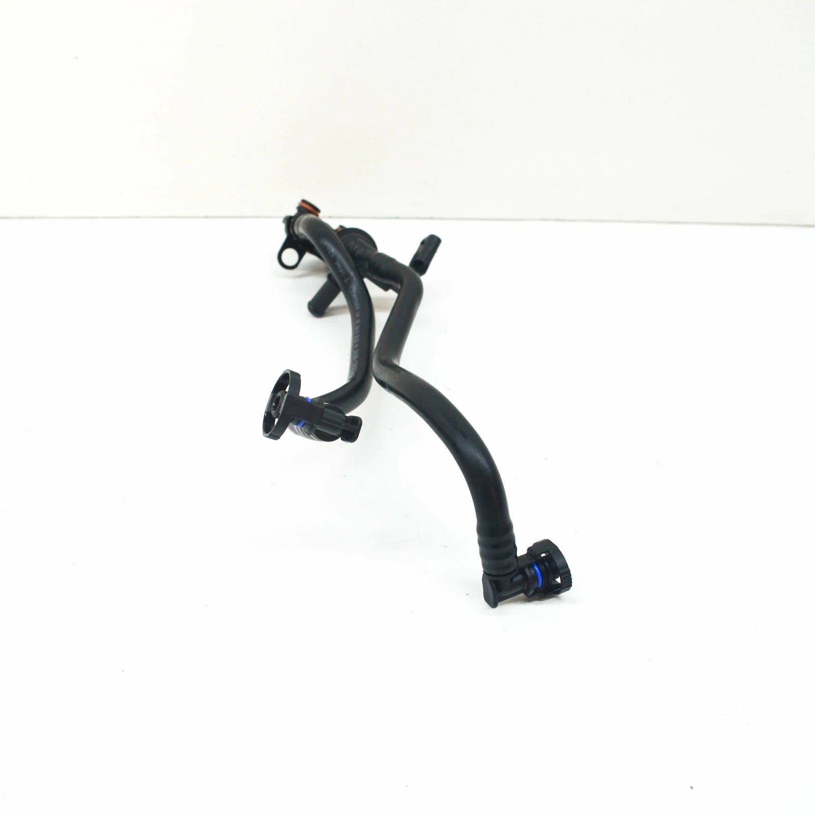 NEW MB E W212 ENGINE BREATHER PIPE W PRESSURE SENSOR A2760182000