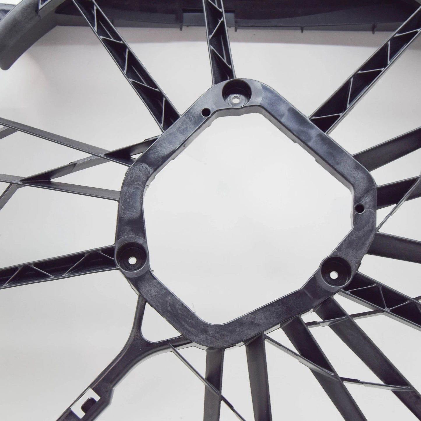 NEW BMW E82 E88 E90 E90N E92 E92N E93 RADIATOR FAN SHROUD 7557814 17117557814