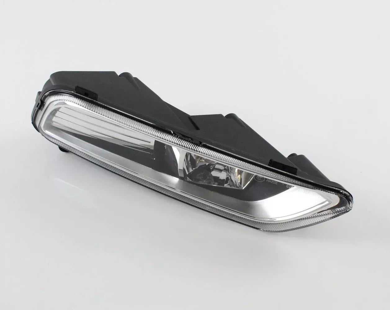 NEW VOLKSWAGEN PASSAT B7 FRONT RIGHT DAY DRIVING LIGHT 3AA941662E ORIGINAL