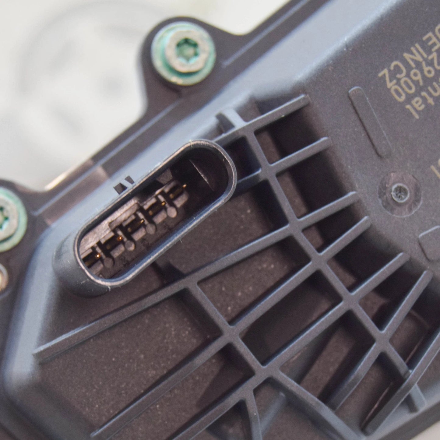 NEW MERCEDES-BENZ E CABRIO A207 EGR VALVE A6421402560 ORIGINAL