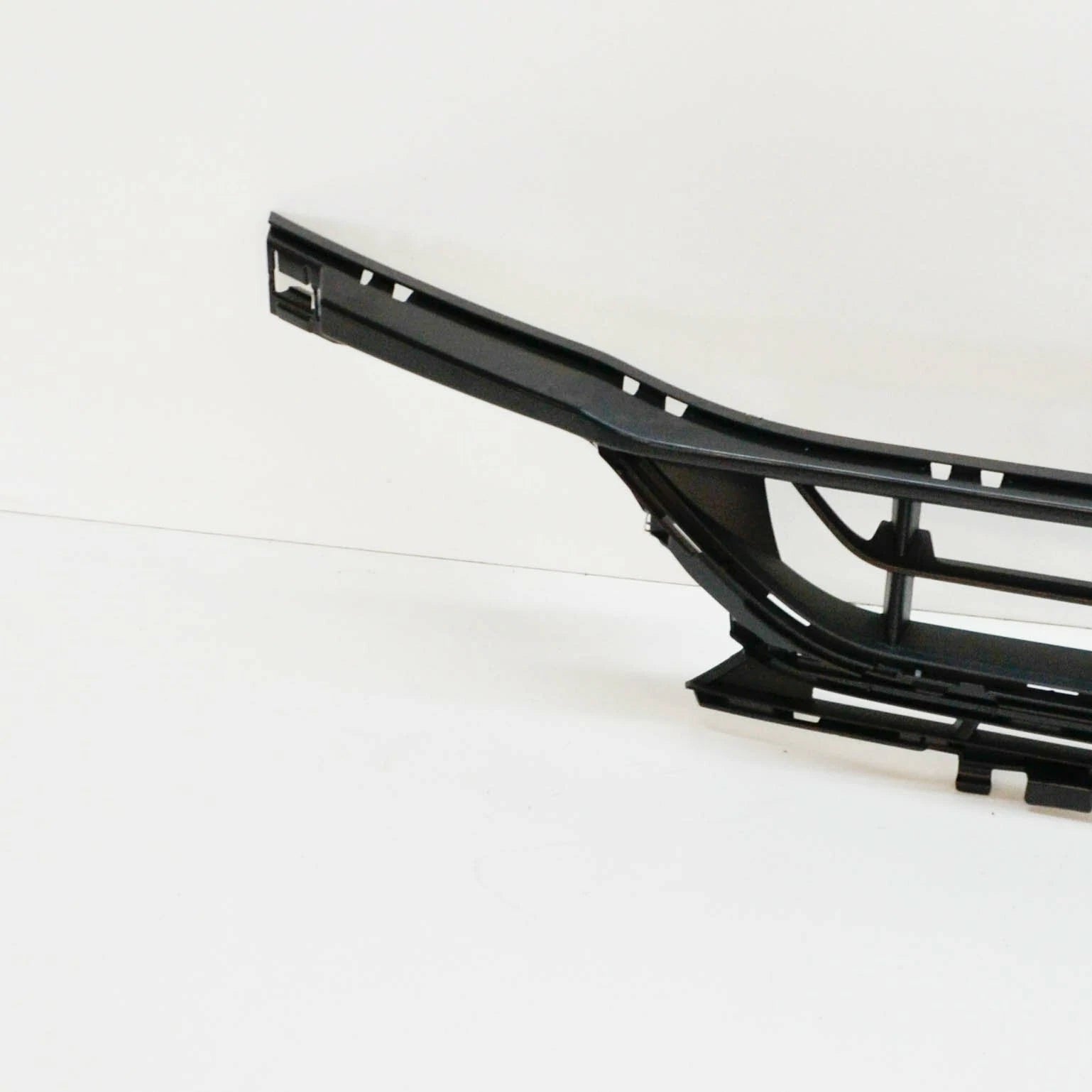 NEW MERCEDES-BENZ C W205 FRONT BUMPER CENTER LOWER GRILLE A2058857904 ORIGINAL