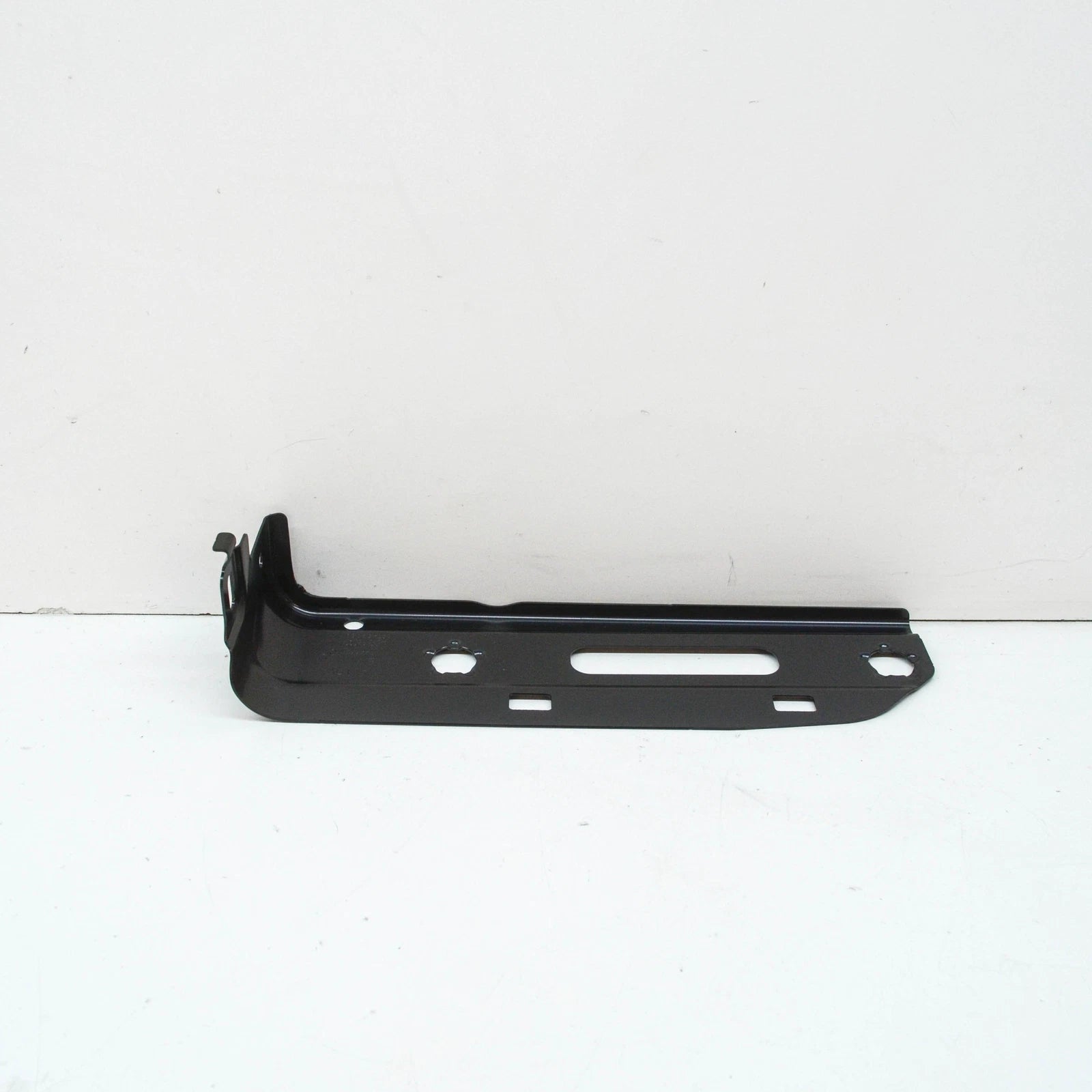 NEW BMW X5 G05 FRONT DUCT LOWER BRACKET 51647443621 ORIGINAL