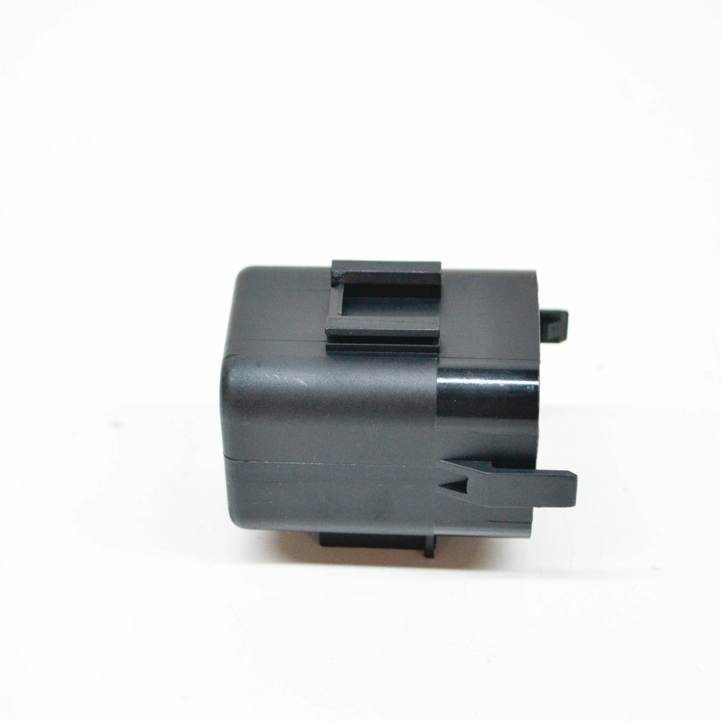 NEW MB C W204 ADDITIONAL RADIATOR VENT RELAY COVER A0015453903 ORIGINAL