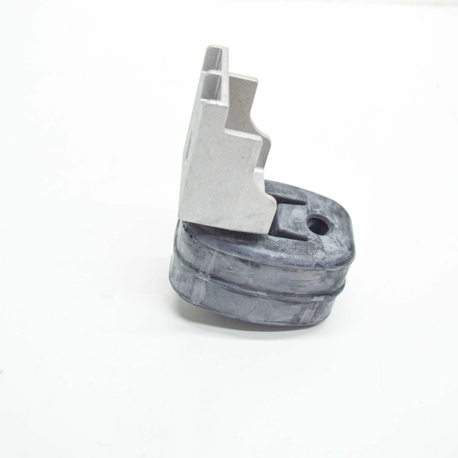 NEW AUDI A3 8V EXHAUST SYSTEM RETAINER 5Q0253144D ORIGINAL