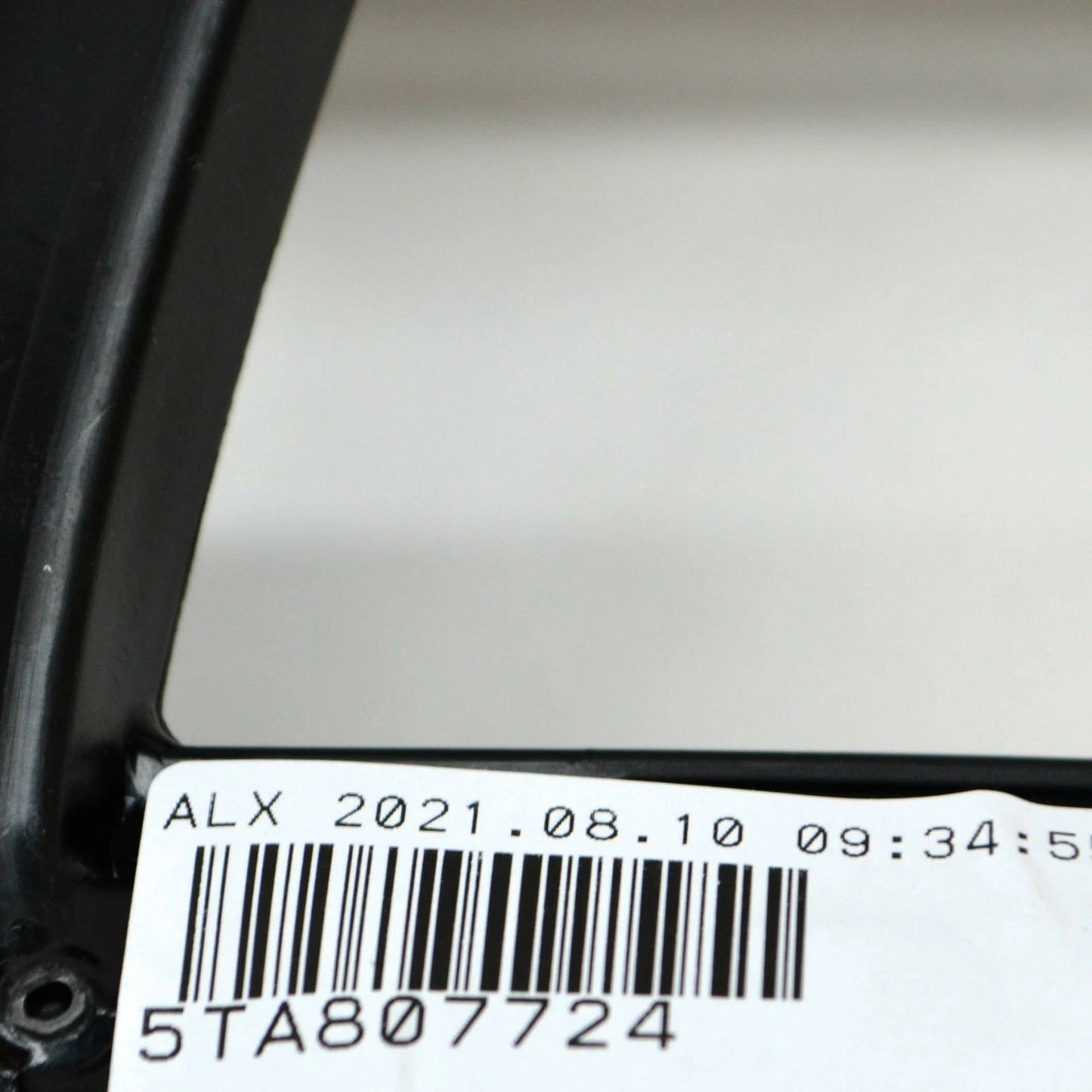 NEW VOLKSWAGEN TOURAN 5T FRONT RIGHT BUMPER BRACKET 5TA807724