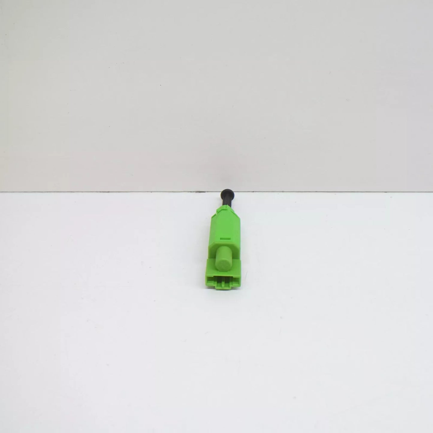 NEW VOLKSWAGEN TOUAREG 7L CLUTCH PEDAL SWITCH 1H0927189E