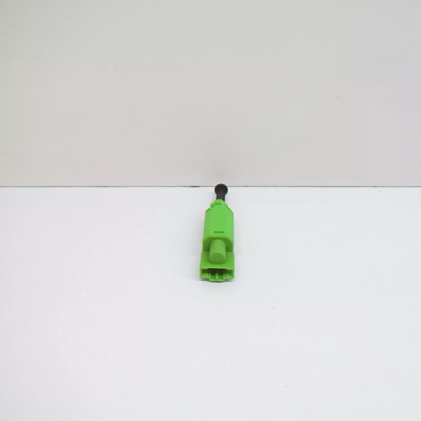 NEW VOLKSWAGEN TOUAREG 7L CLUTCH PEDAL SWITCH 1H0927189E