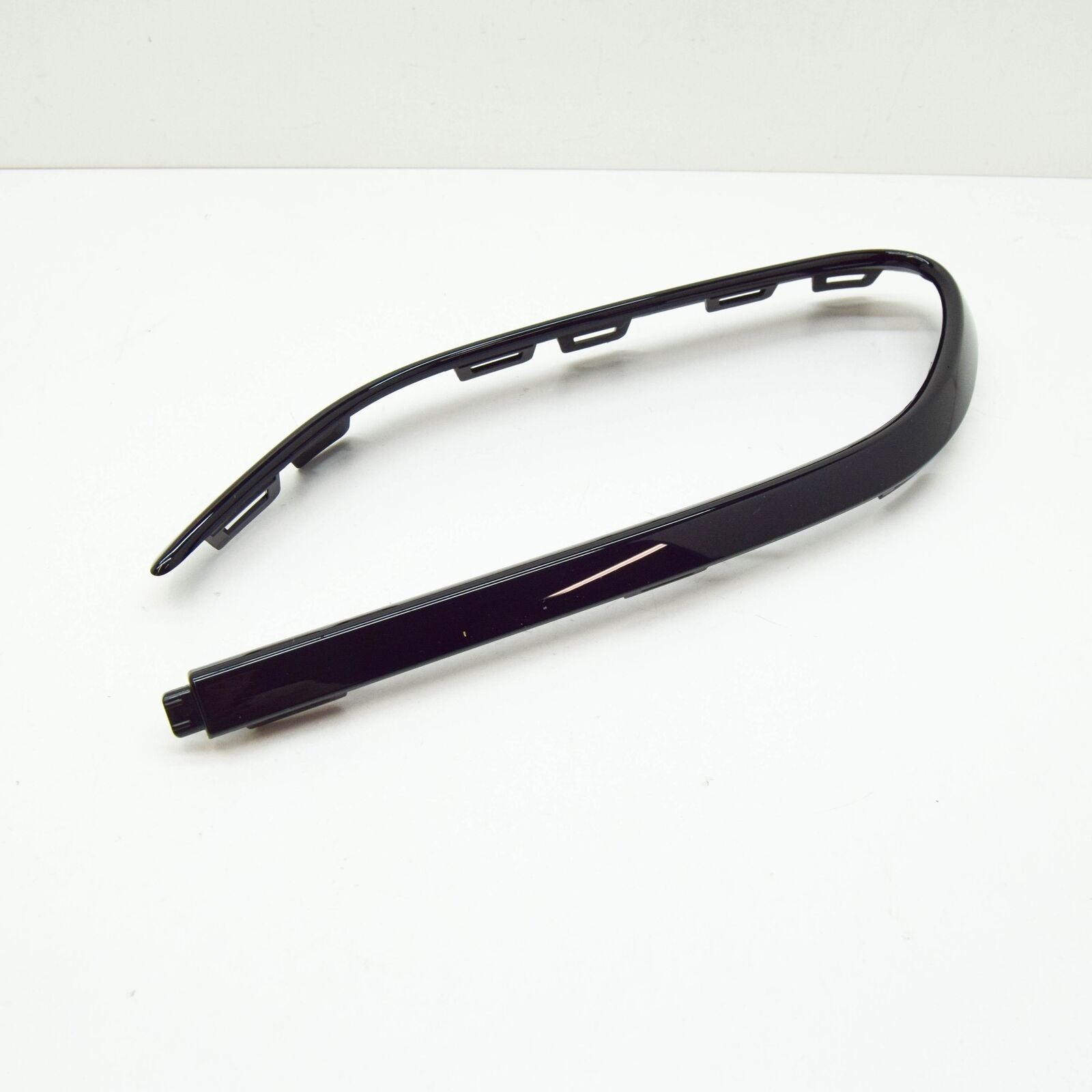 NEW MERCEDES-BENZ CLA COUPE C118 REAR LEFT STRIP TRIM A1188852302 ORIGINAL