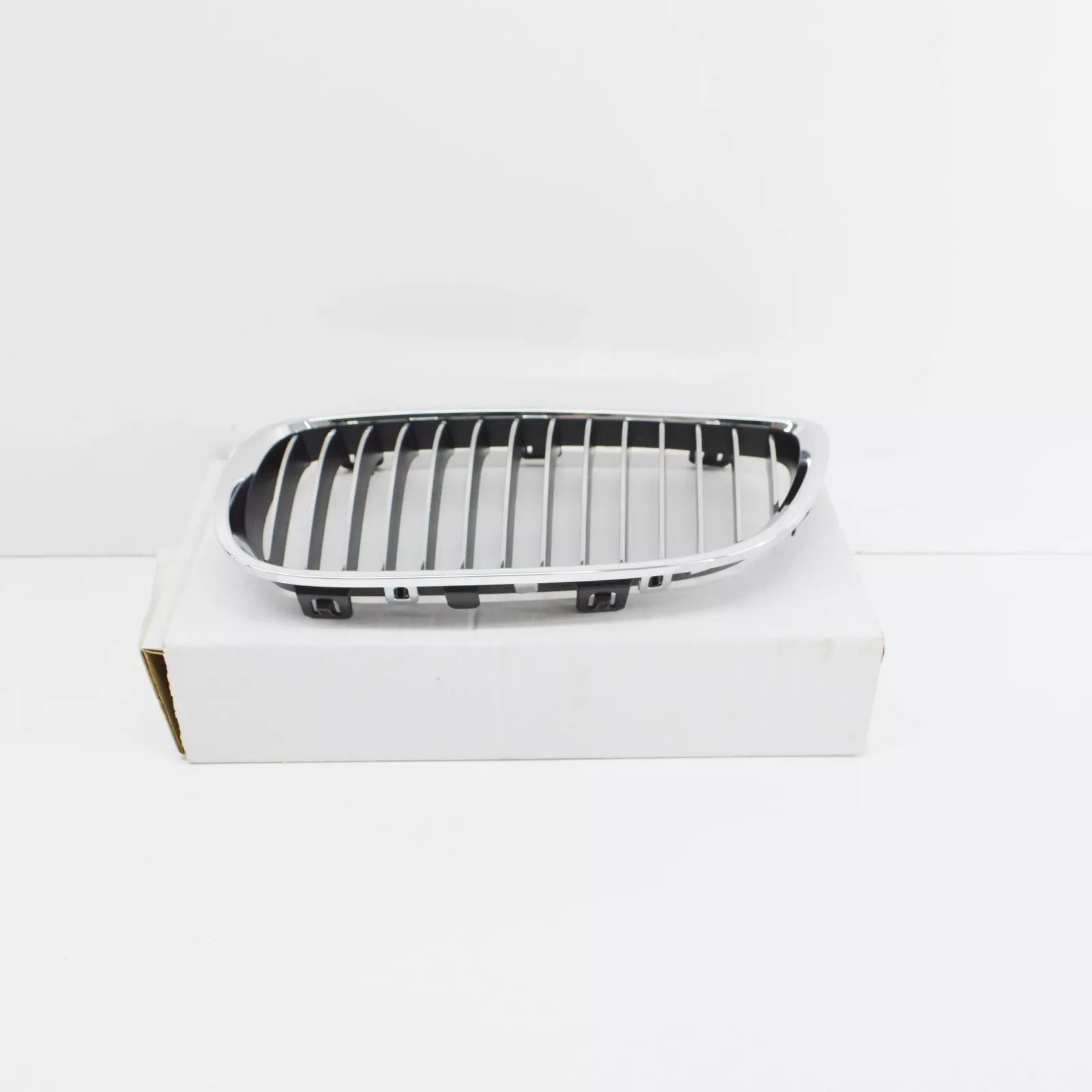 NEW BMW 3 E93 FRONT RADIATOR LEFT GRILLE CHROME 51137157277 7157277 2009