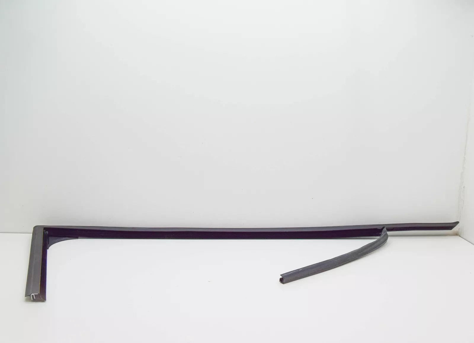 NEW AUDI A3 8P FRONT RIGHT WINDOW GLASS SEAL 8P4837440B ORIGINAL