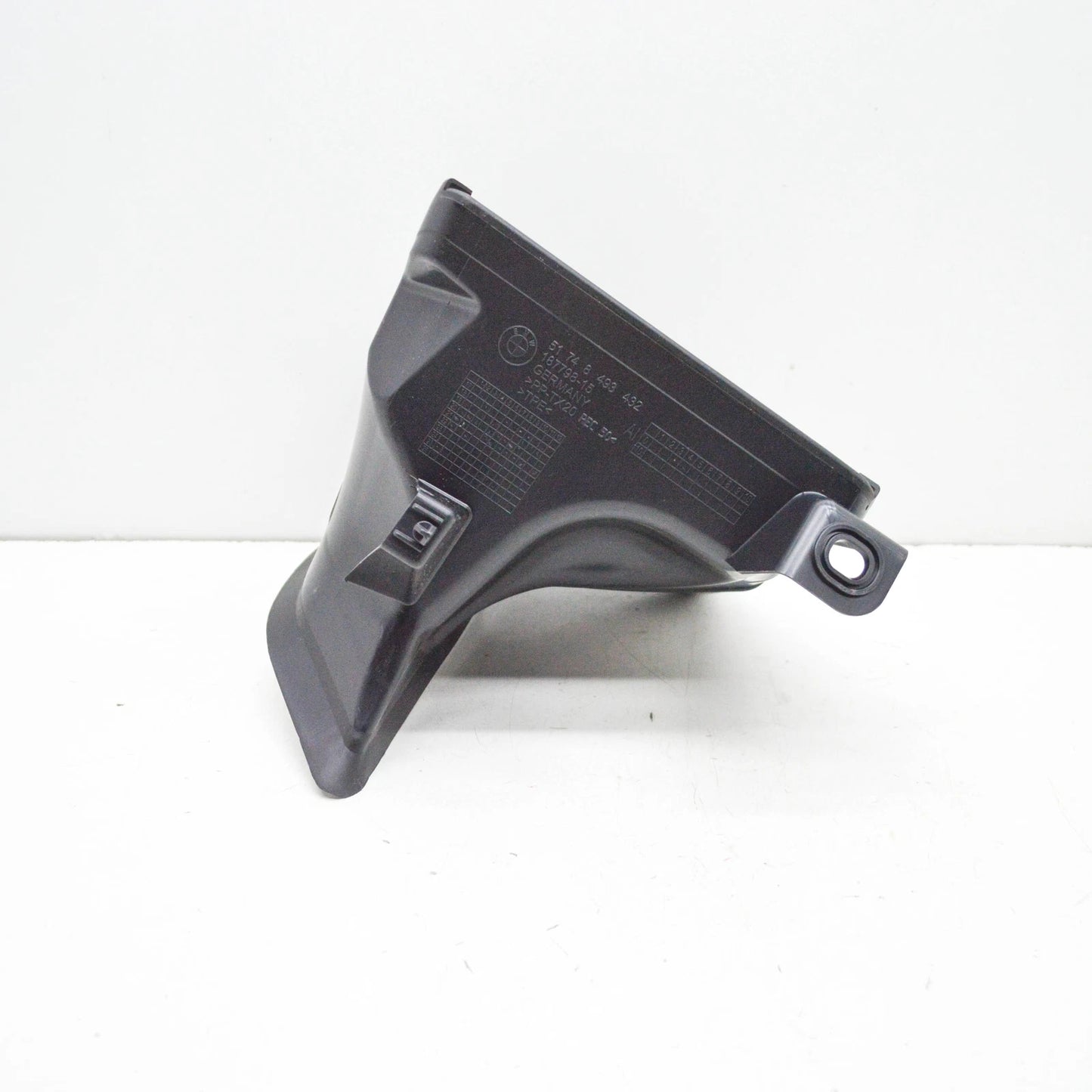 NEW BMW X1 F48 RADIATOR AIR DUCT LEFT 51748493432 ORIGINAL