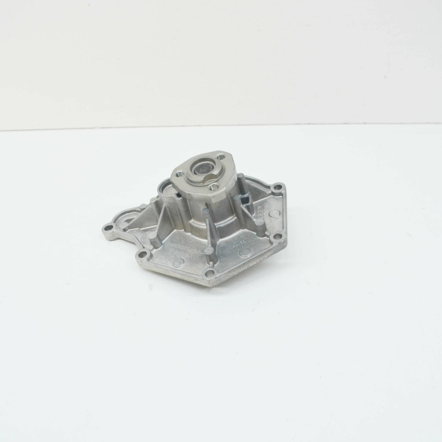 NEW AUDI A6 C6 ENGINE WATER PUMP 06E121018D