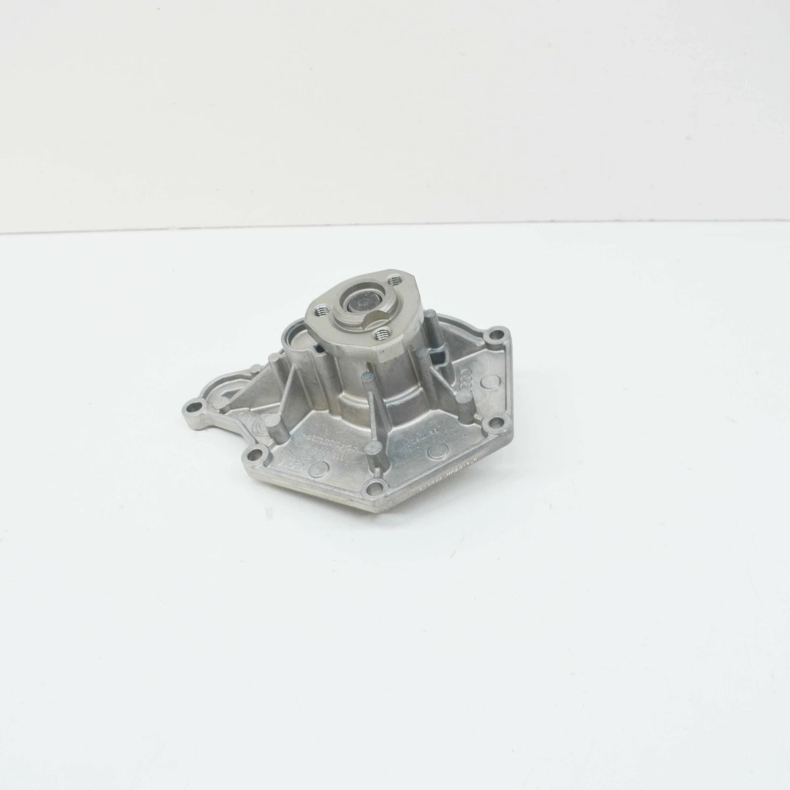 NEW AUDI A6 C6 ENGINE WATER PUMP 06E121018D