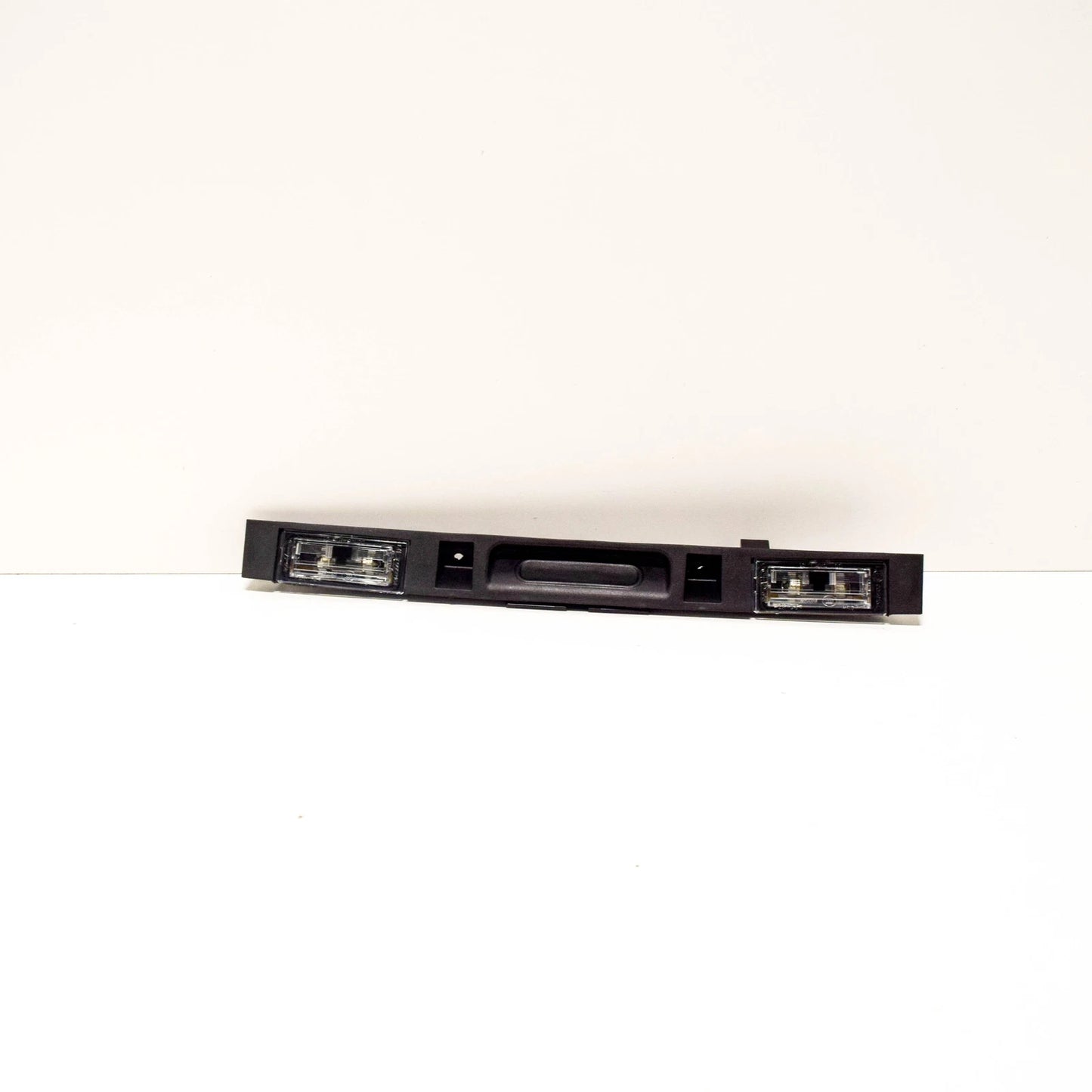 NEW BMW X3 E83 TRUNK LID GRIP WITH KEY BUTTON 51133403611 ORIGINAL