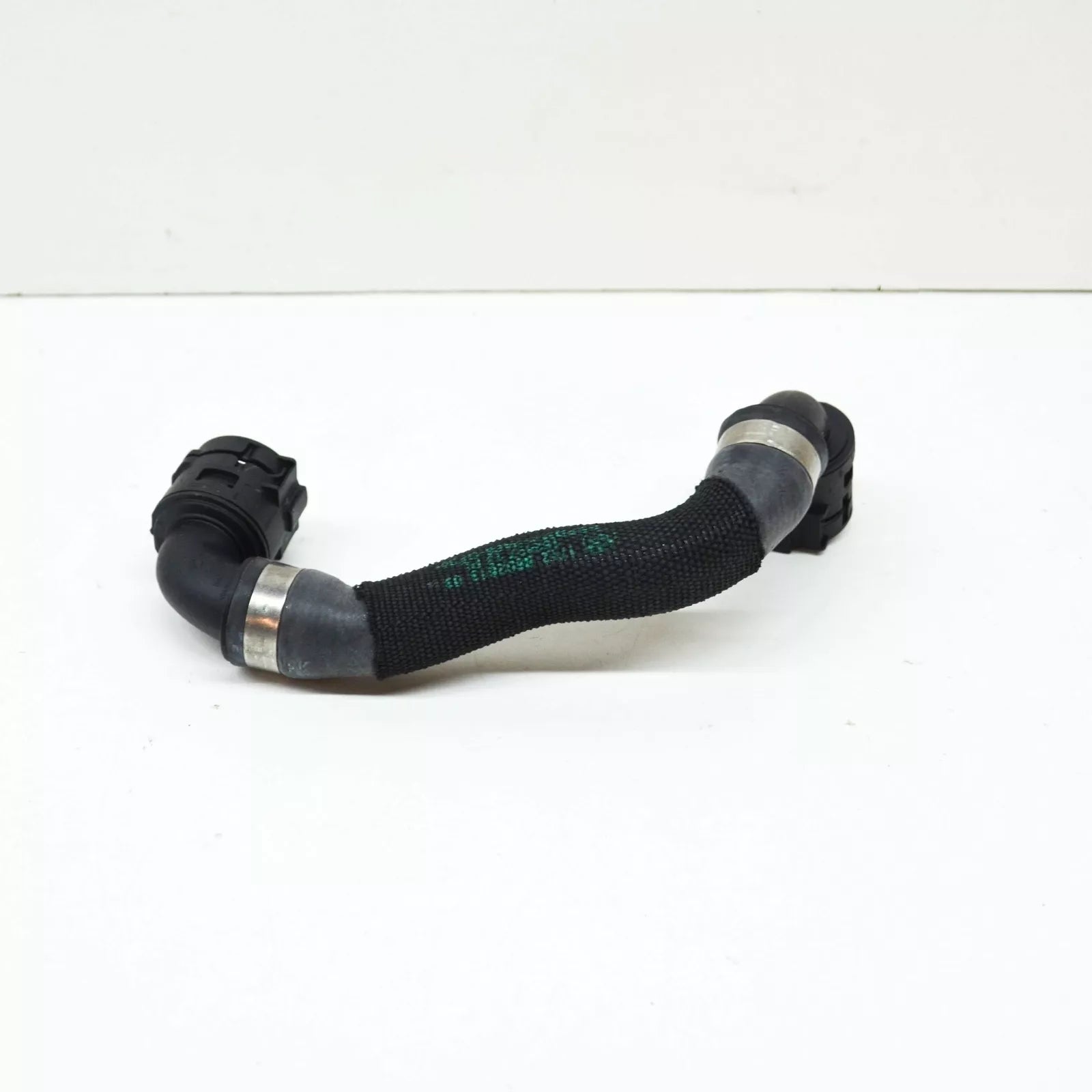 NEW BMW 5 G30 RIGHT WATER RADIATOR COOLANT HOSE 17128602613 ORIGINAL