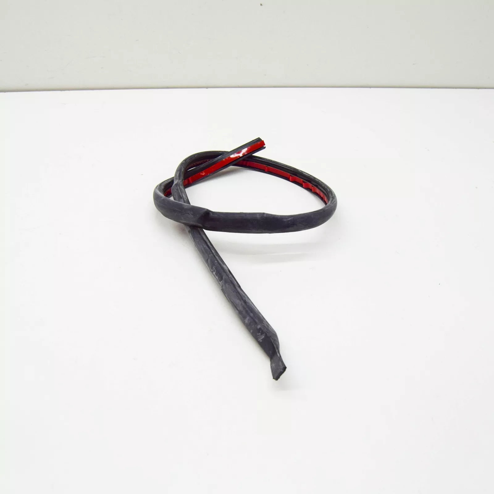 NEW BMW 7 E38 REAR RIGHT DOOR SEAL RUBBER 51228157882 ORIGINAL