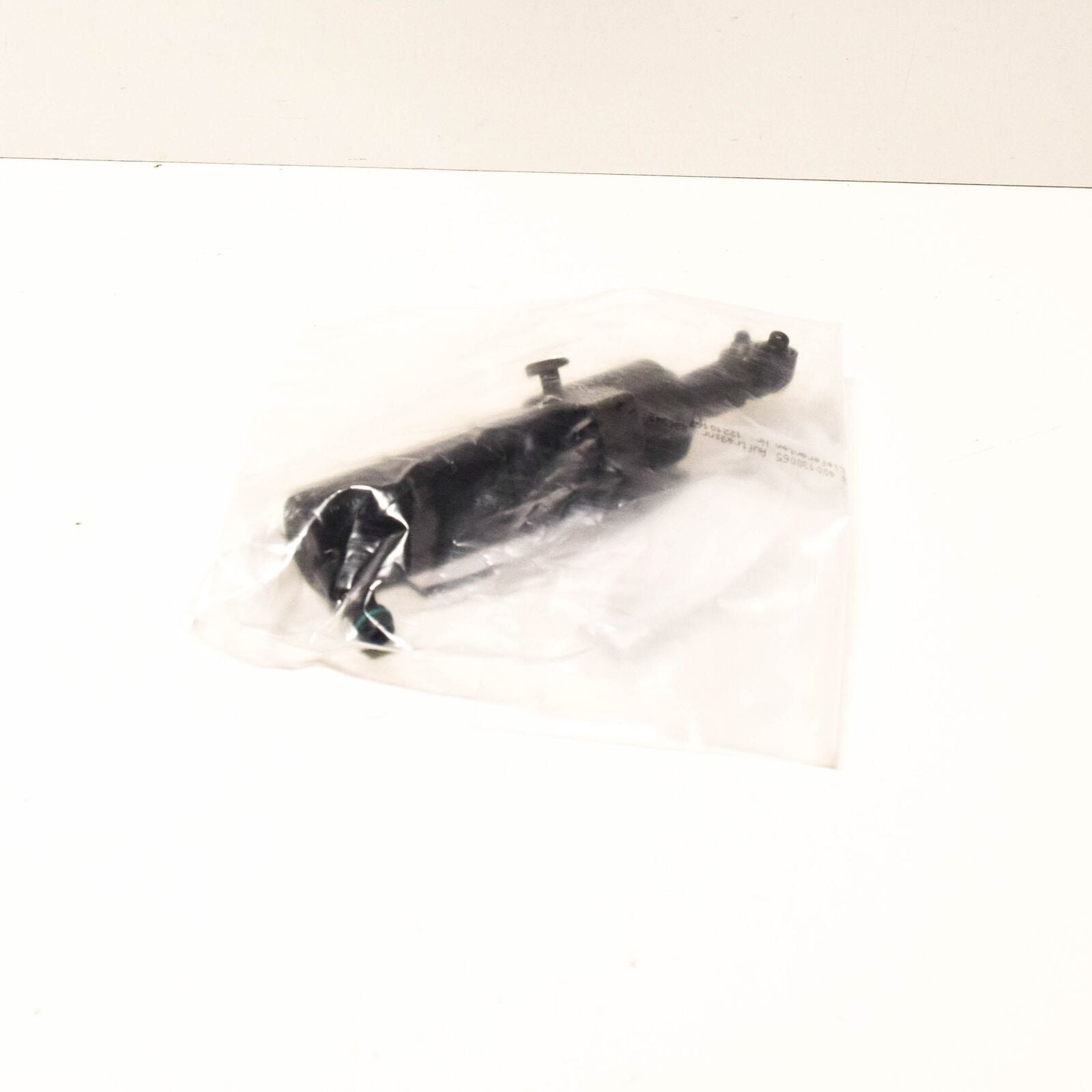 NEW MERCEDES-BENZ E-CLASS COUPE C207 LEFT SIDE HEADLAMP WASHER A2078600147