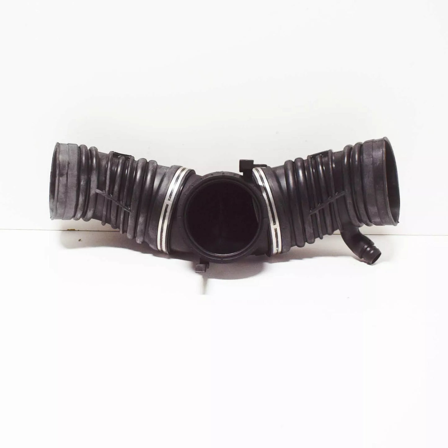 NEW MERCEDES BENZ E W211 AMG AIR SUCTION PIPE A1130900129