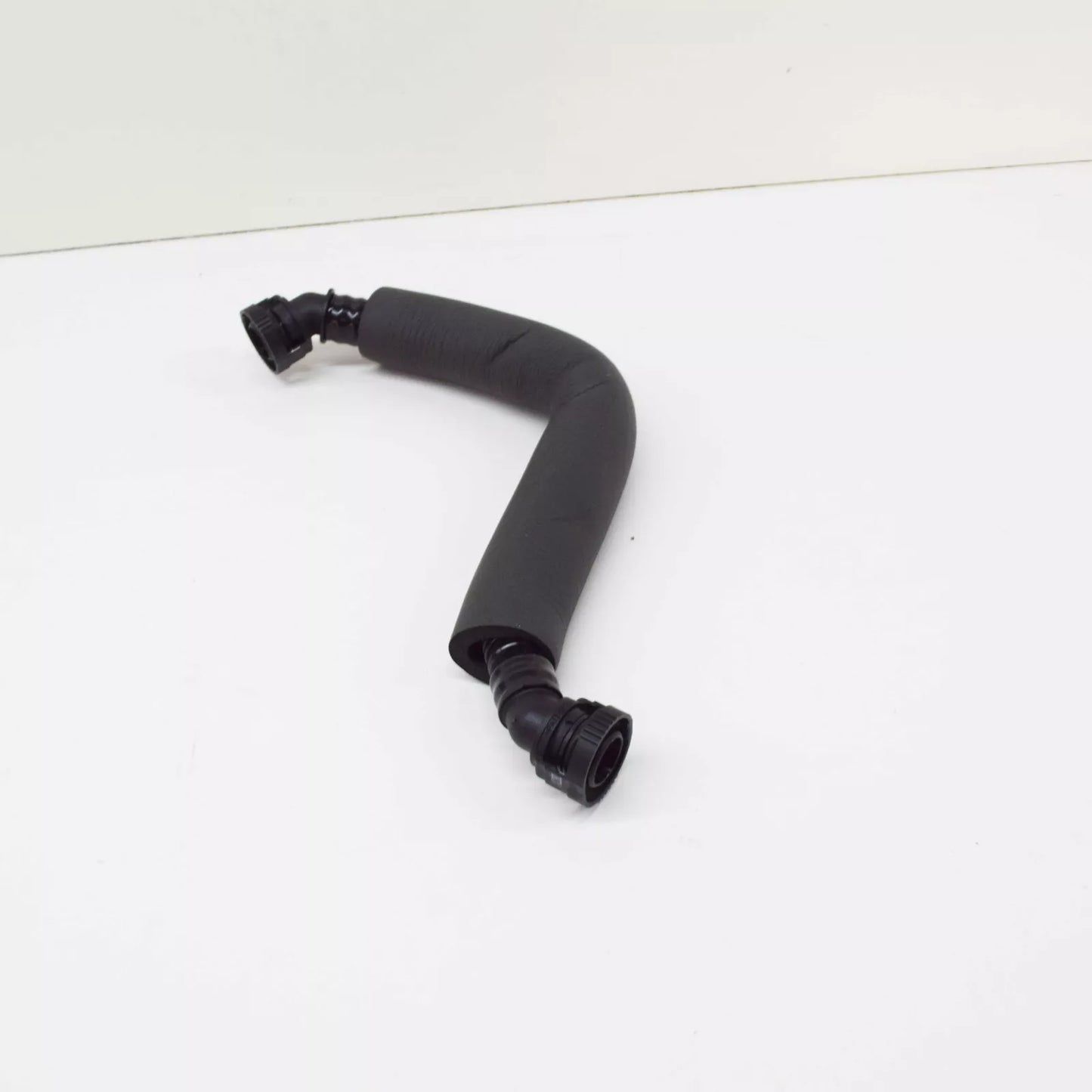 NEW AUDI A3 8P ENGINE VENT HOSE 06H103221J